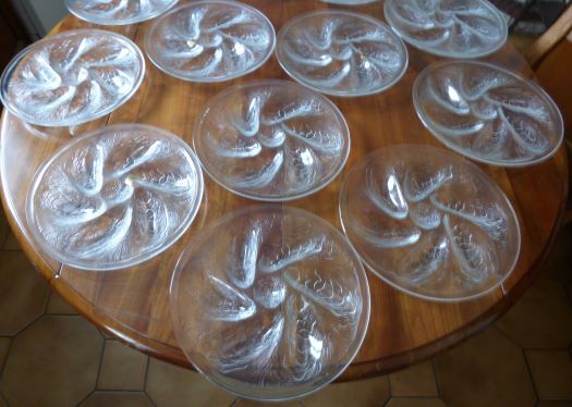 Set of 12 vintage 70s Arcoroc oyster plates