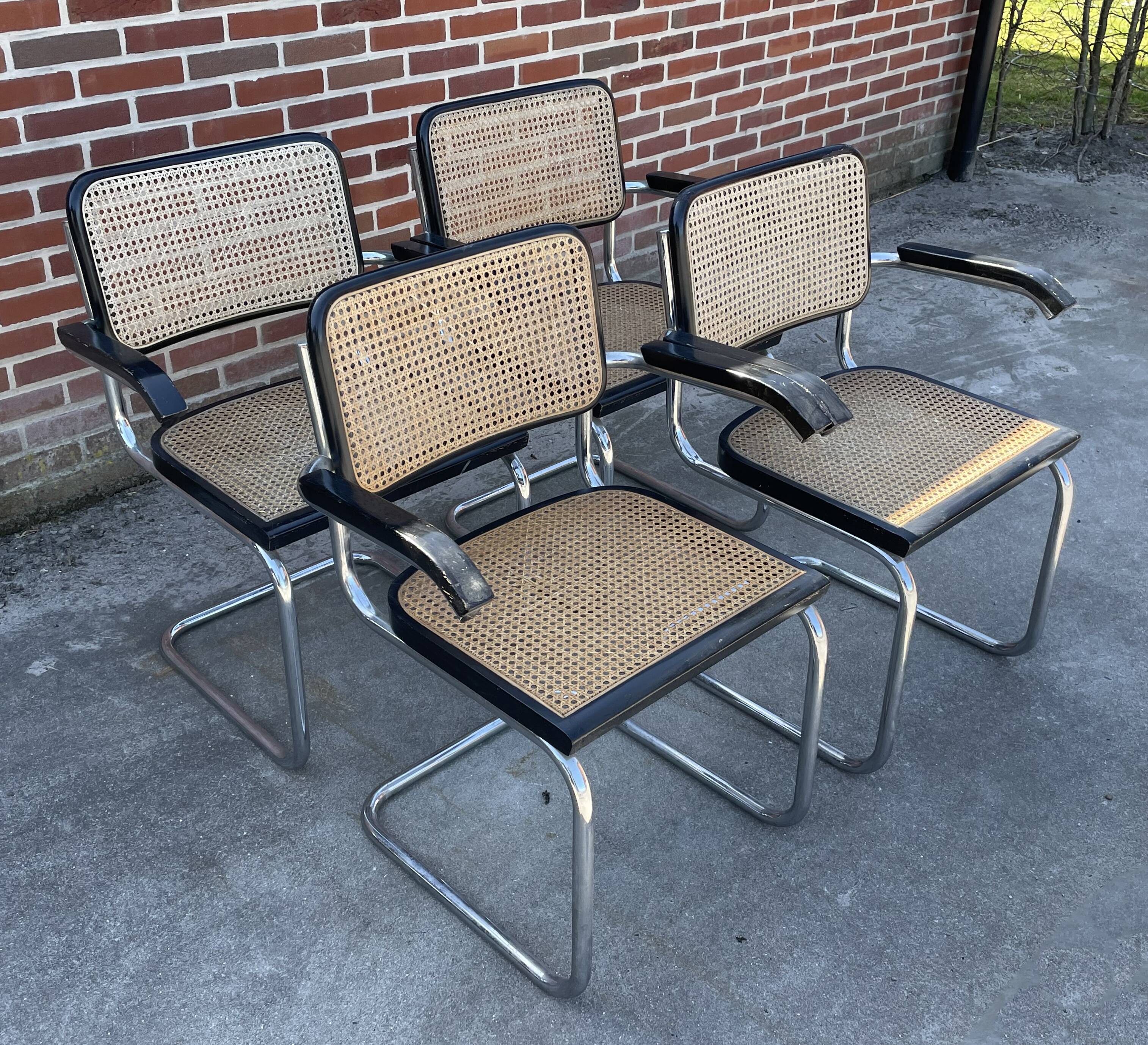 Set of 4 chairs model B64 Cesca with armrests in Black and Chrome