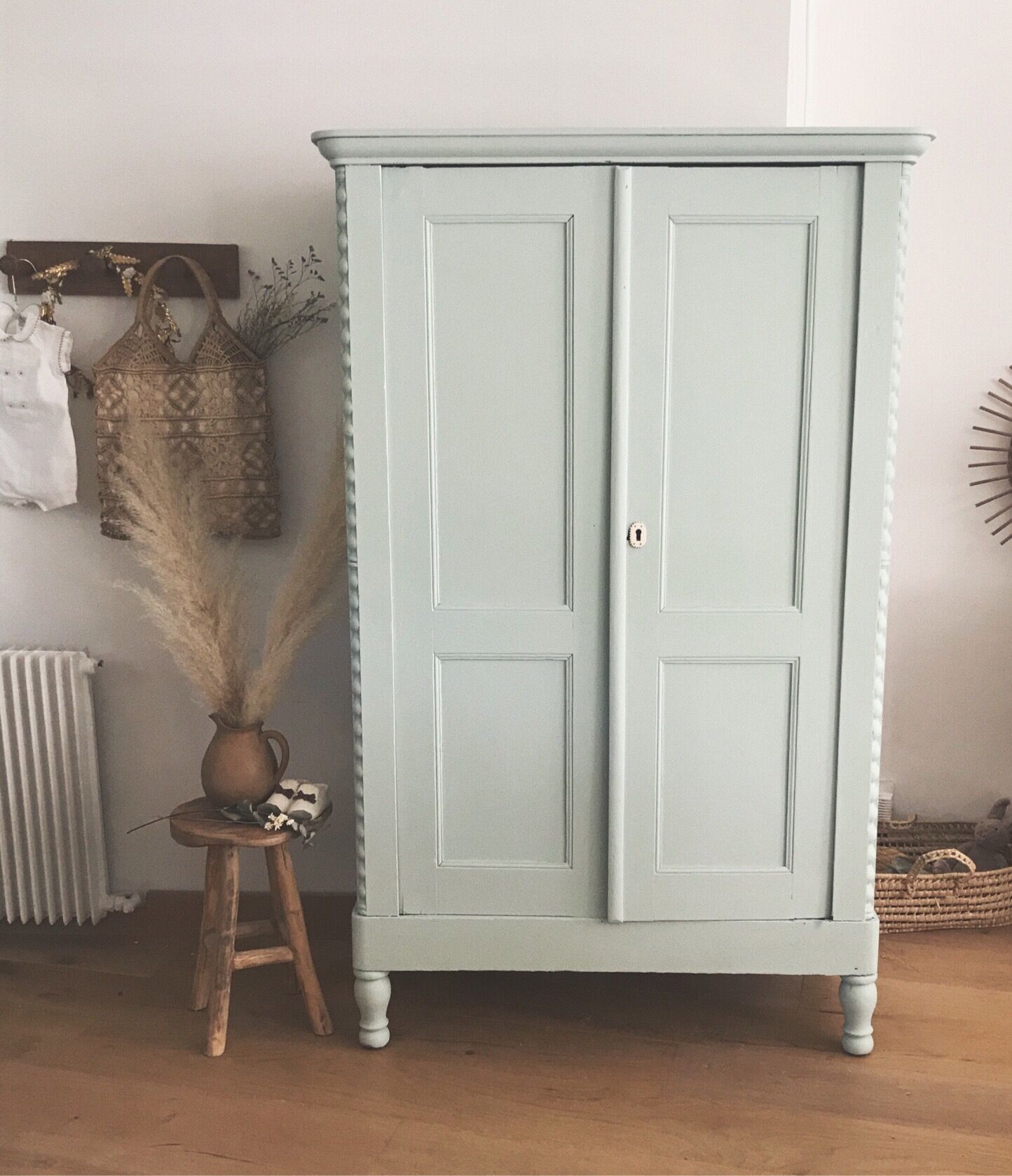 Parisian green water Cabinet