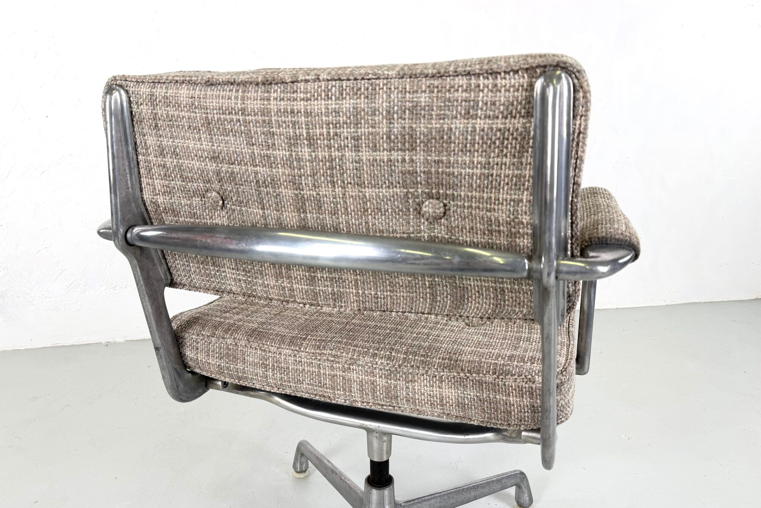 ES102 "Intermediate" office chair by Charles & Ray Eames for Herman Miller – 1960s