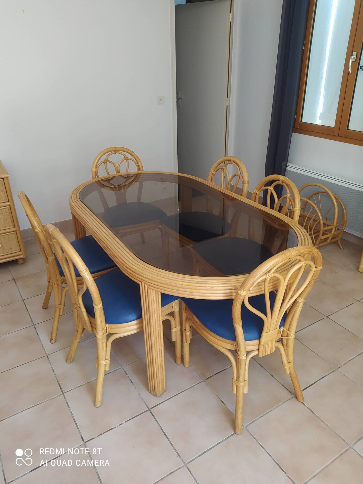 Table de salle à manger en rotin avec 6 chaises en rotin assorti