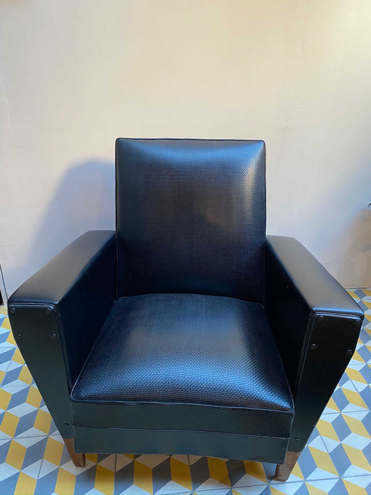 Vintage armchair skaï