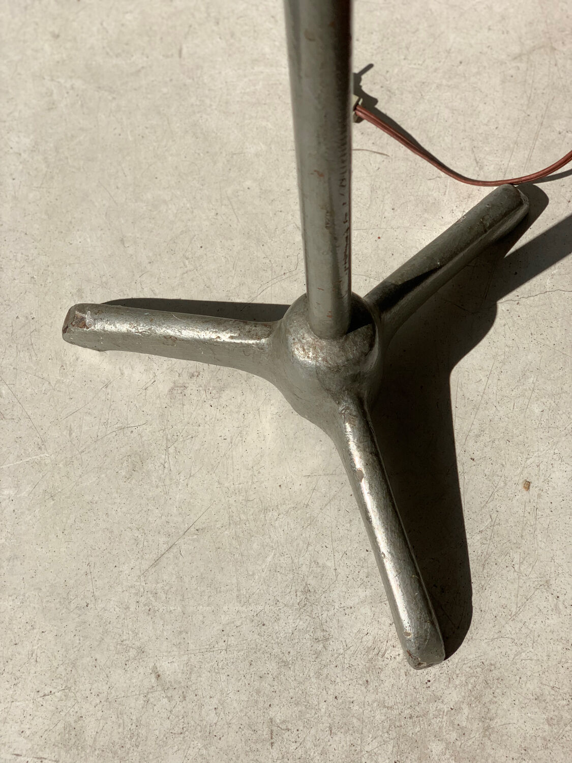 Industrial metal foot lamp