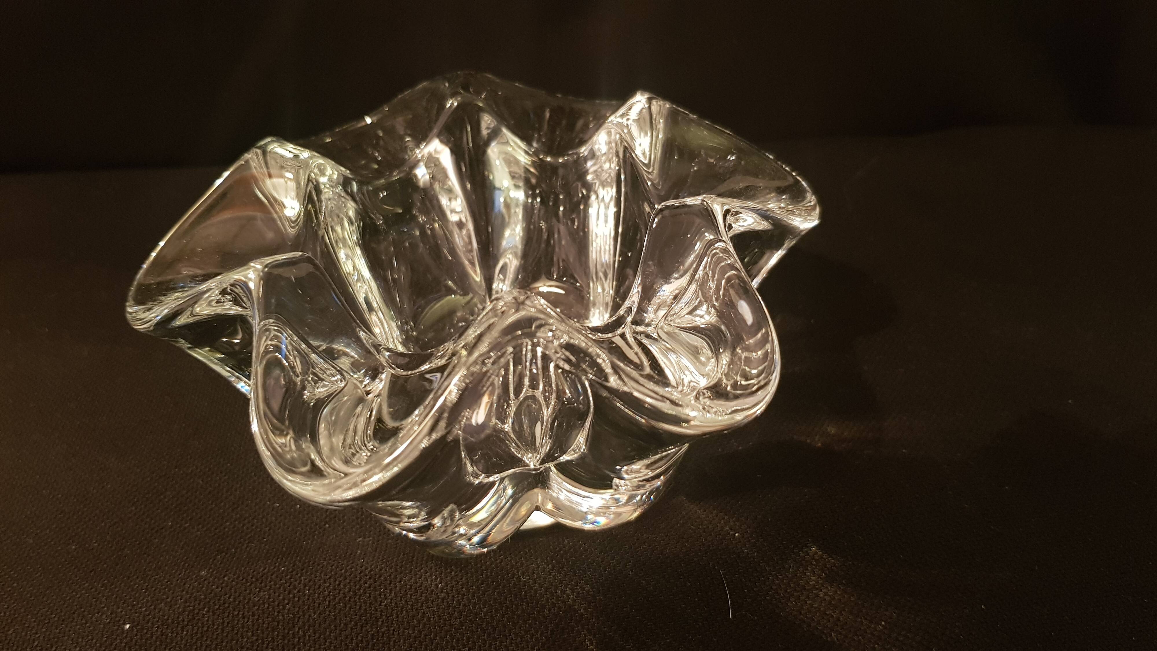 Corolla-shaped ashtray and pocket tray, Vannes Le Chatel crystal.