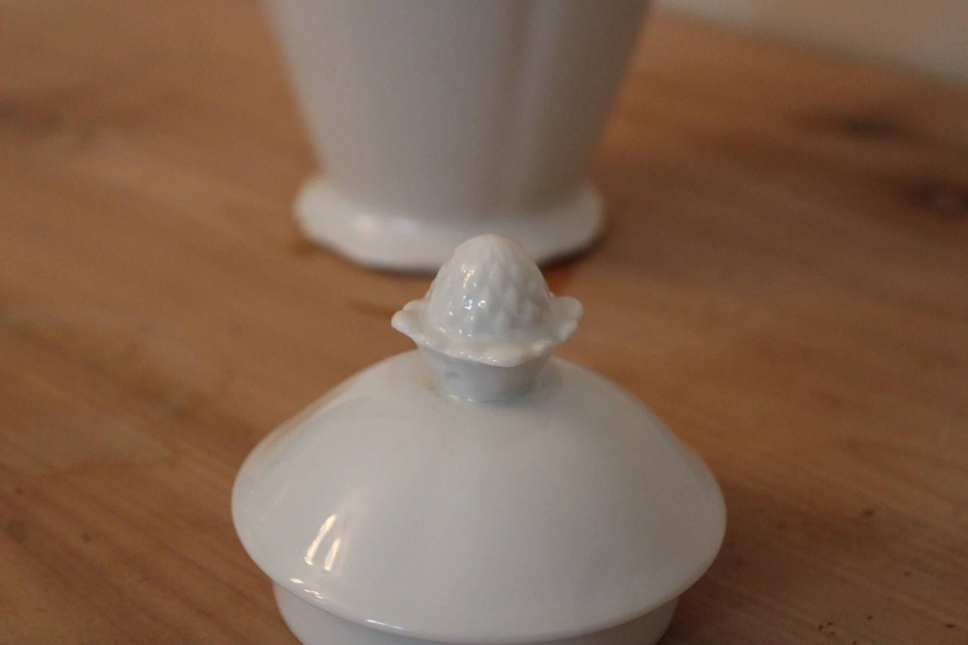 White porcelain coffee pot from Limoges – Former Royal Manufacture