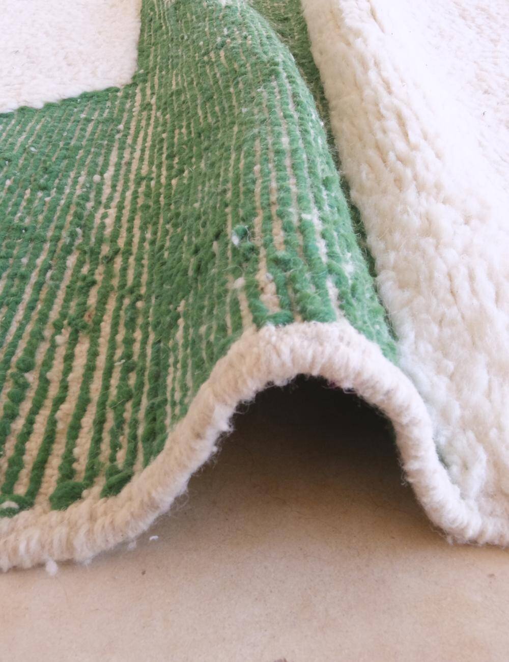 Contemporary White and Green Rug - 293 x 251 cm