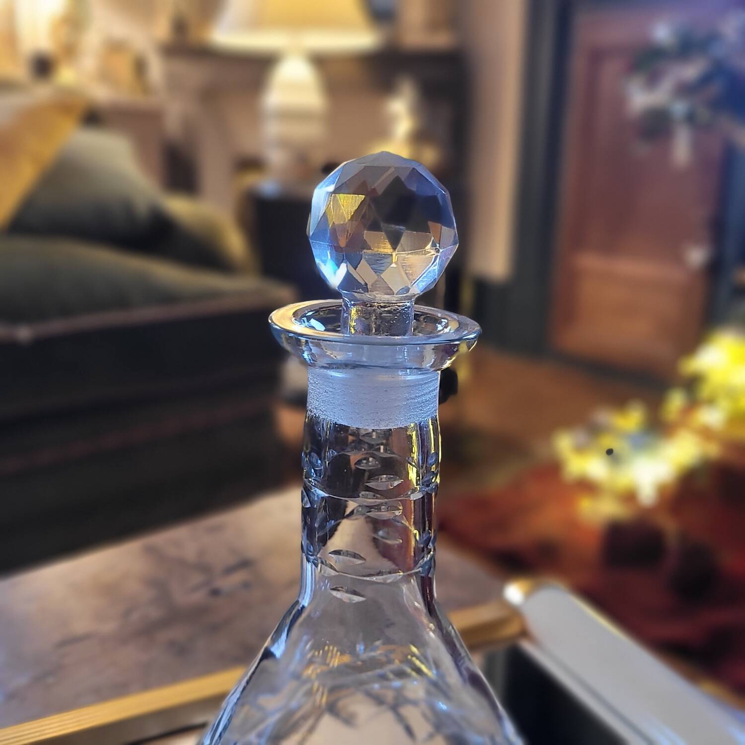 Carafe verre taillé, décor losangé & bouchon diamantaire 60's