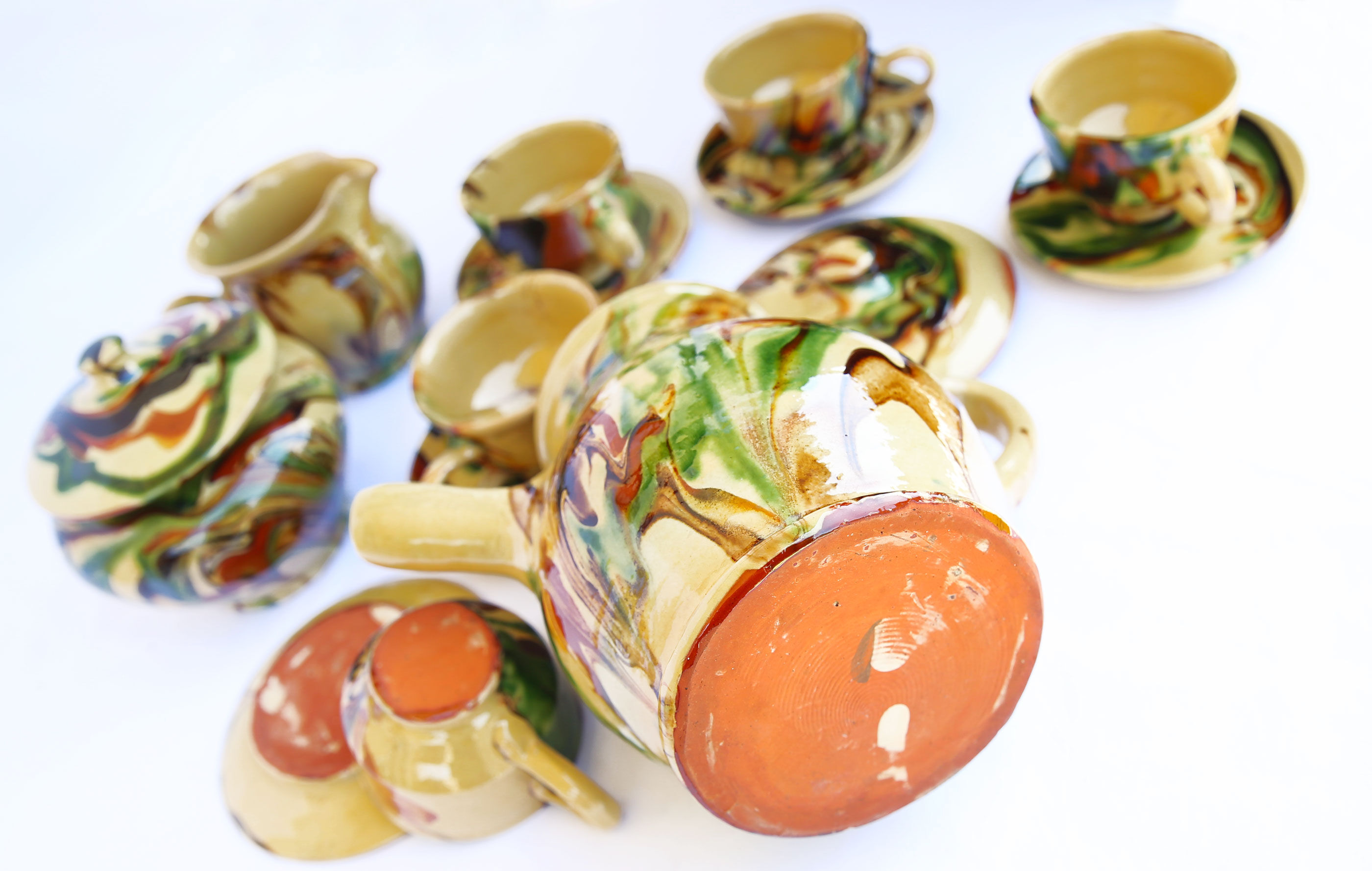 Yellow varnished earth coffee service with green/brown marbling