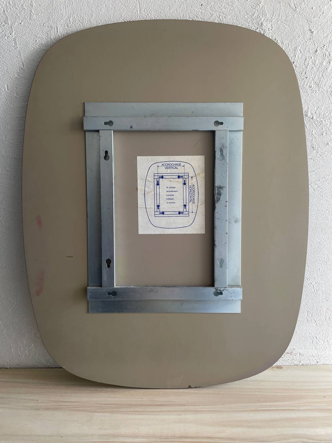 Miroir en verre fumé 70’s space age