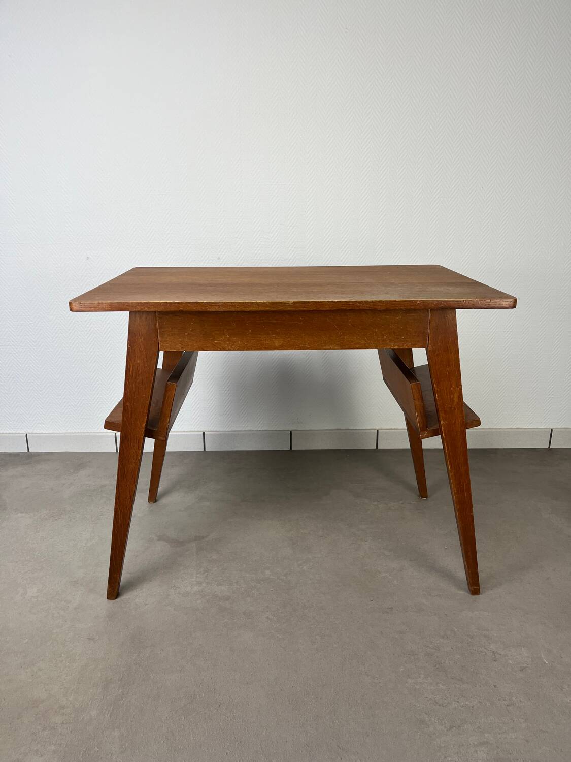 Compass leg desk, 1950s wood reconstitution style.