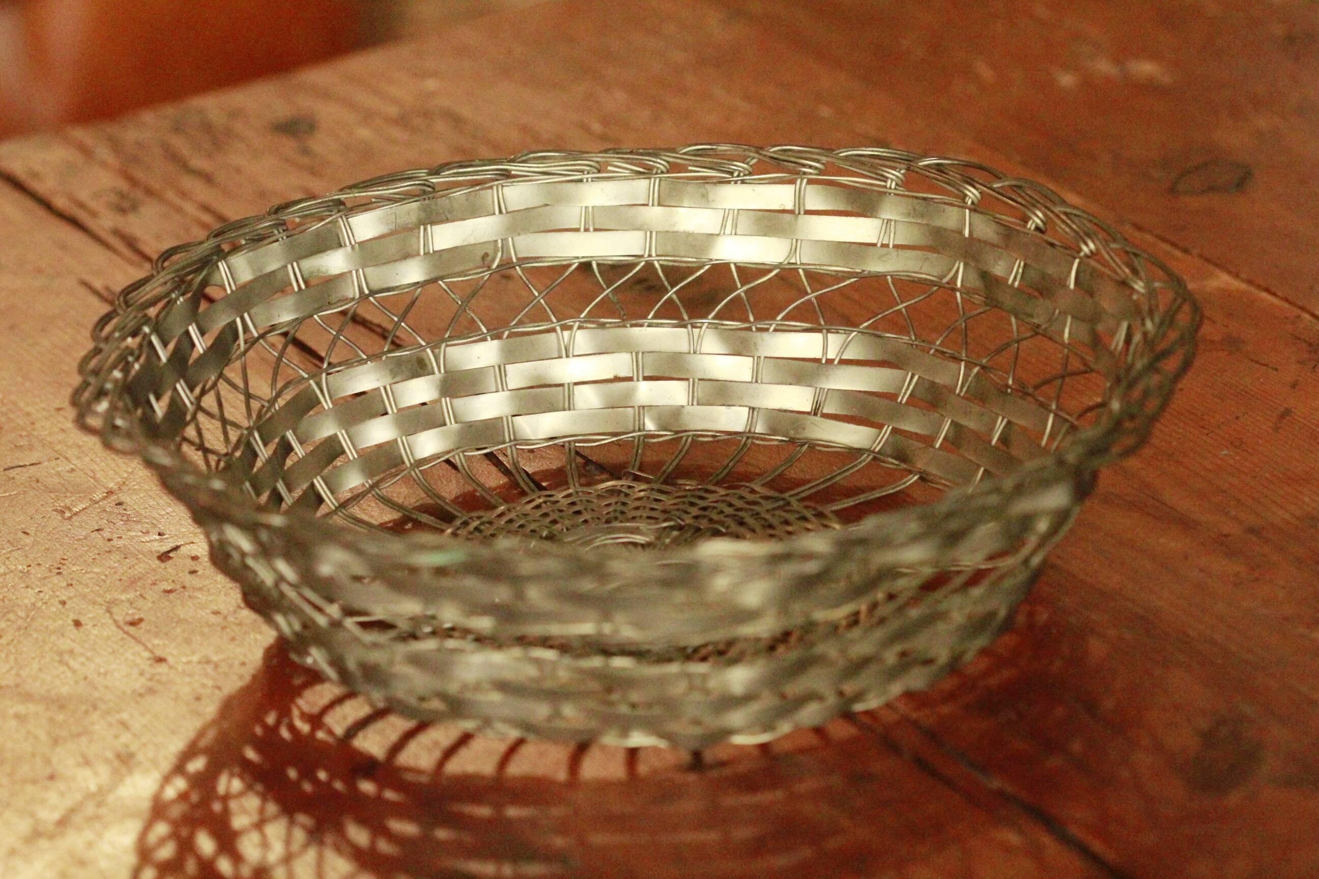 Corbeille à pain en métal tressé