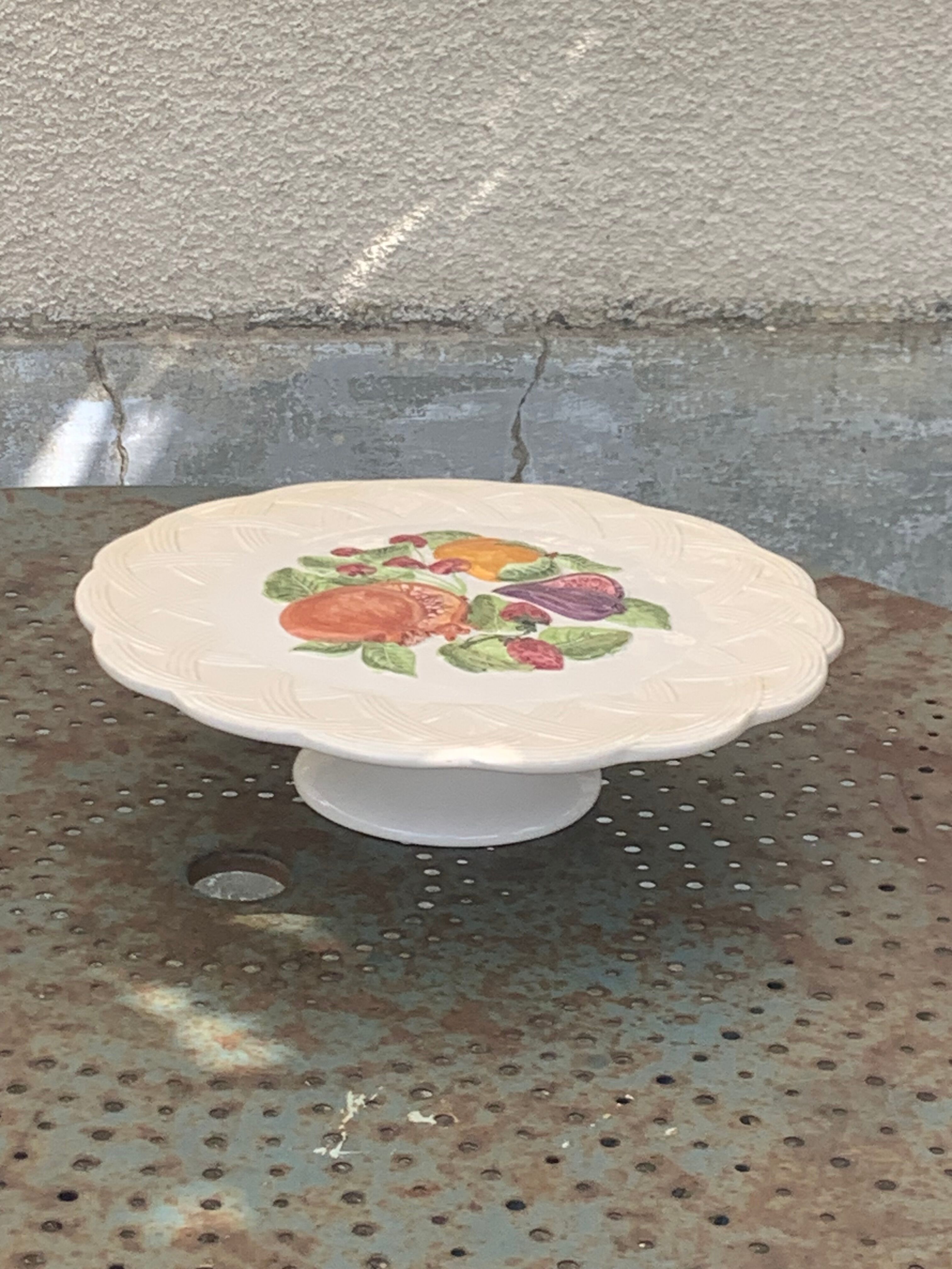 Cake dish in ceramic