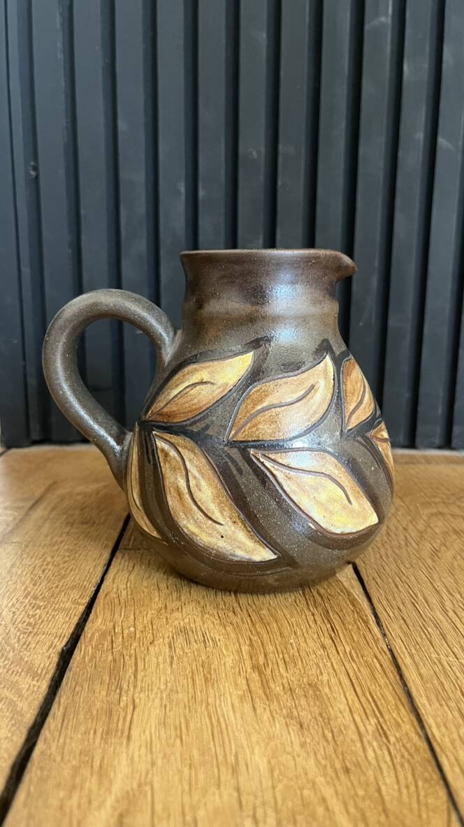 Vase ou pichet d'Alexandre Kostanda motif feuillages