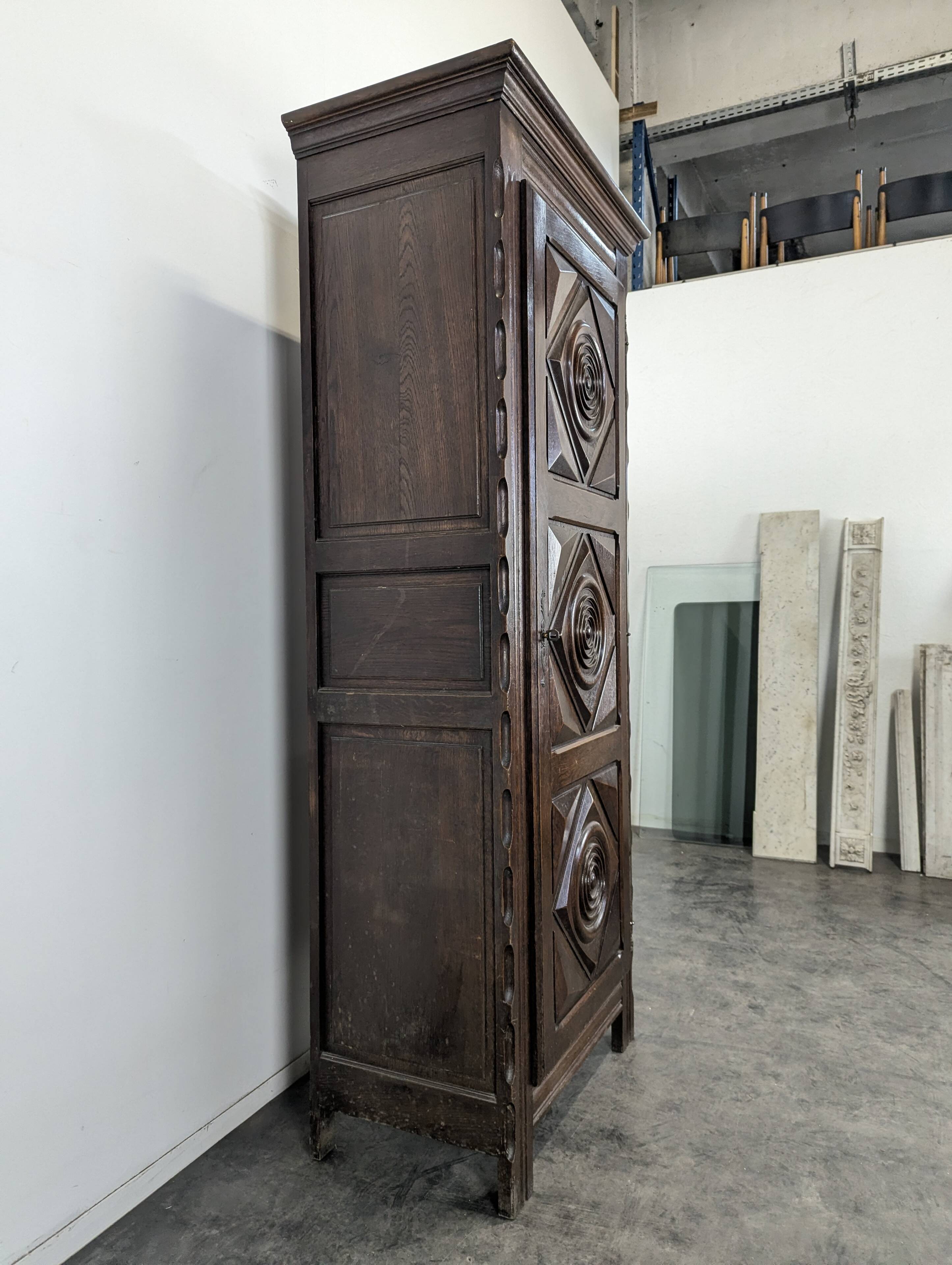 Brutalist bonnetière in the spirit of Dudouyt.