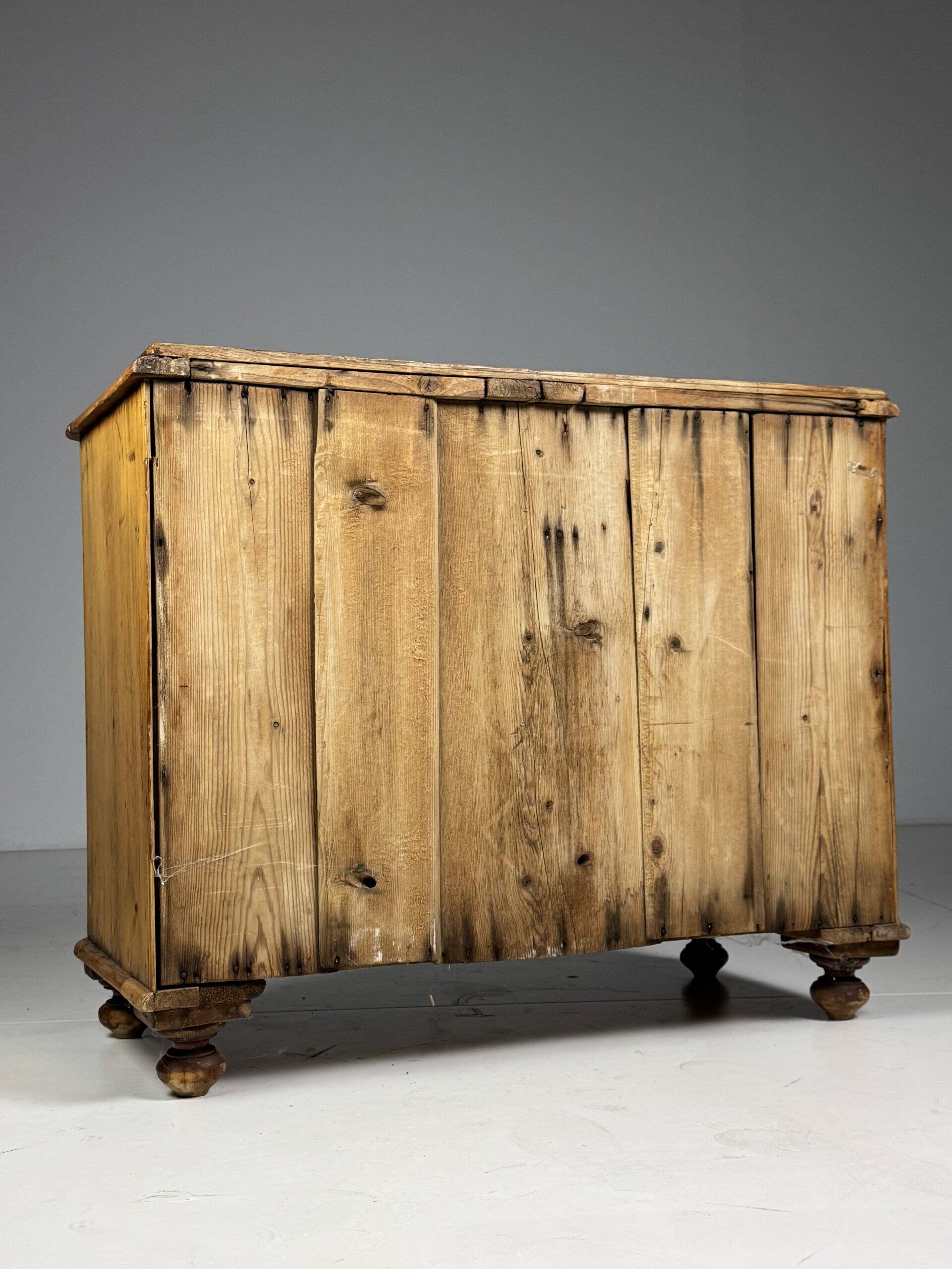 Pine commode English
