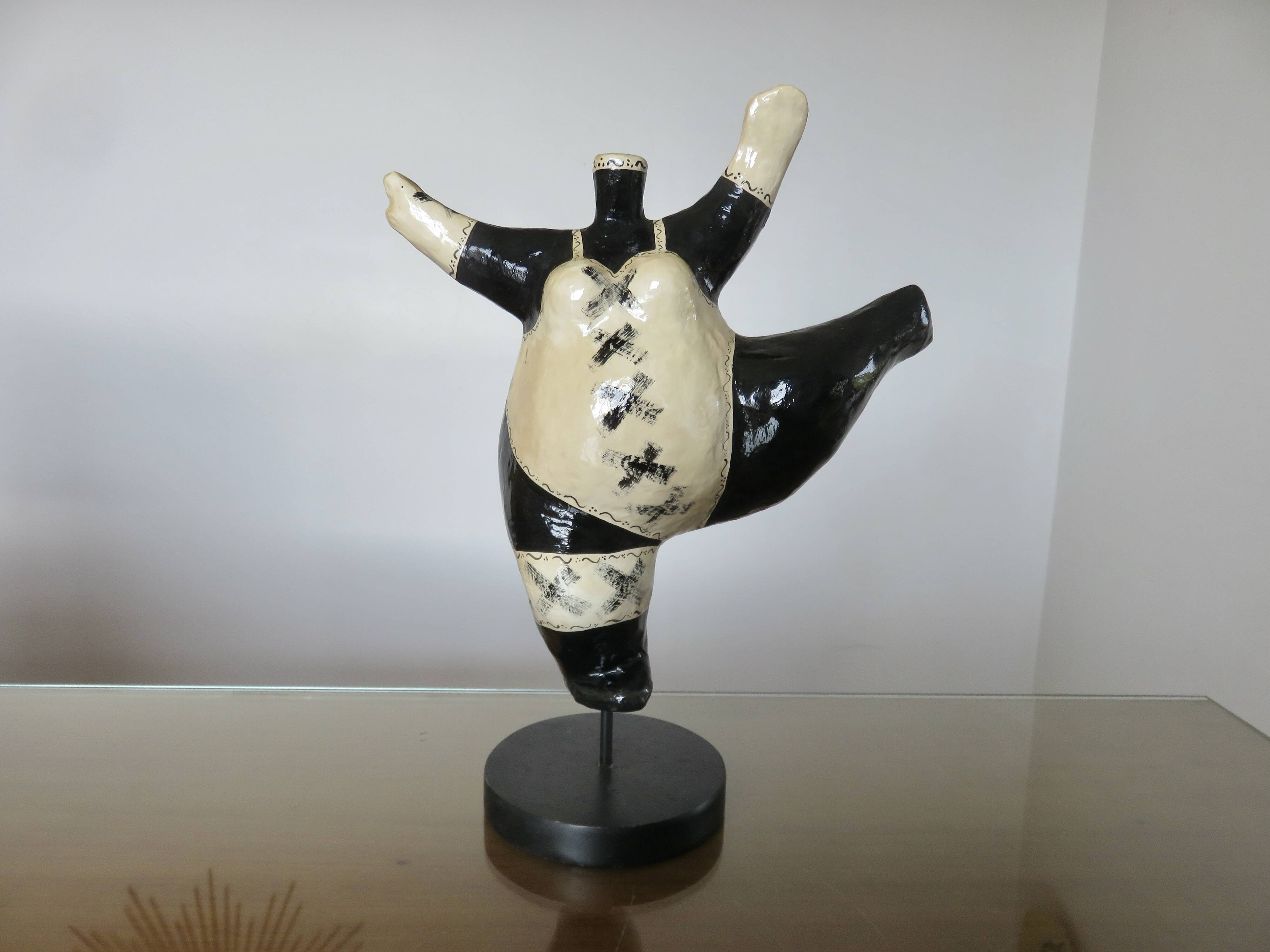 Sculpture "DEESSE" in the style of Niki de Saint Phalle, papier-mâché 1990