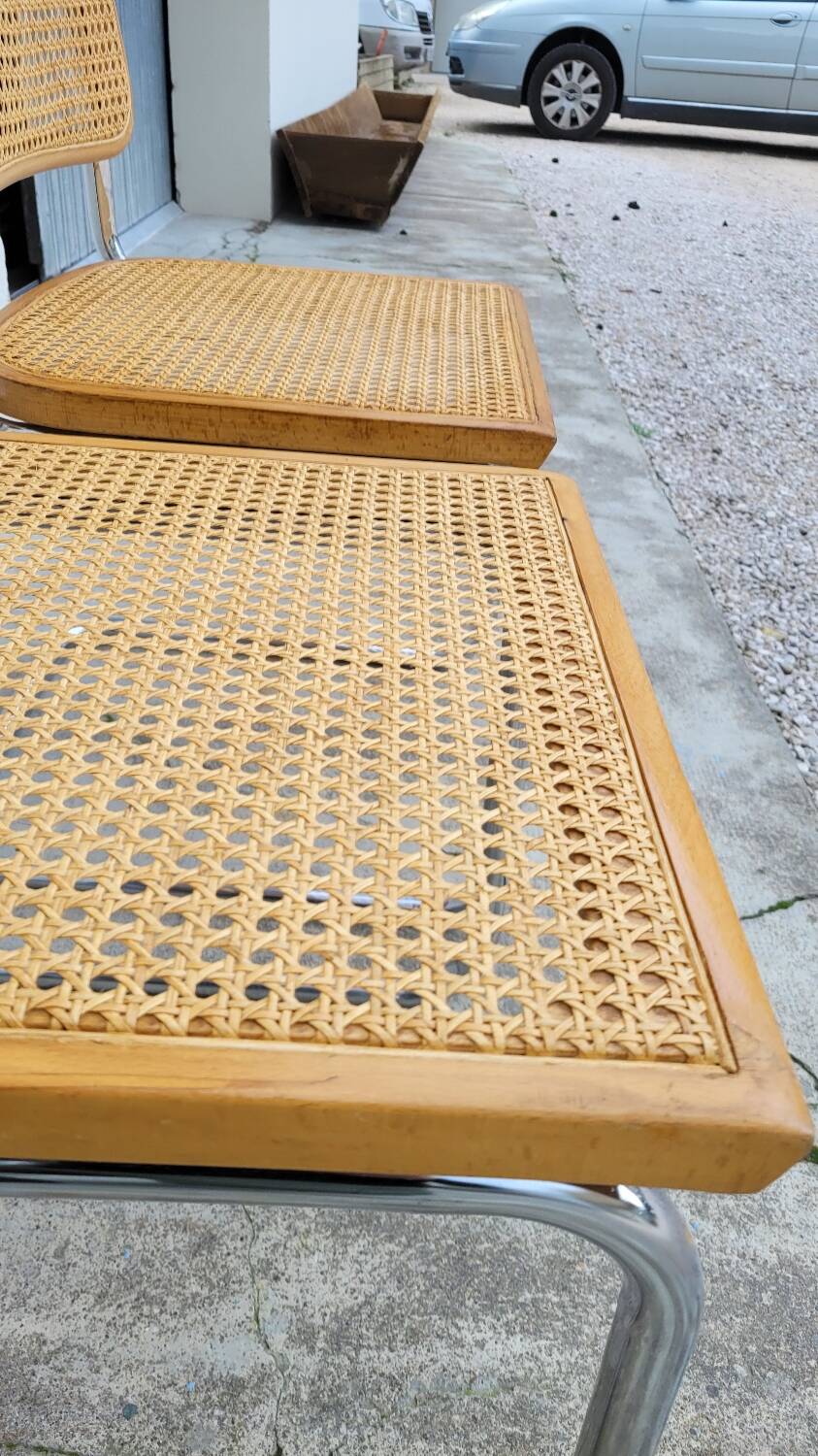 Paire de chaises Marcel Breuer modèle B32 signé Italy.
