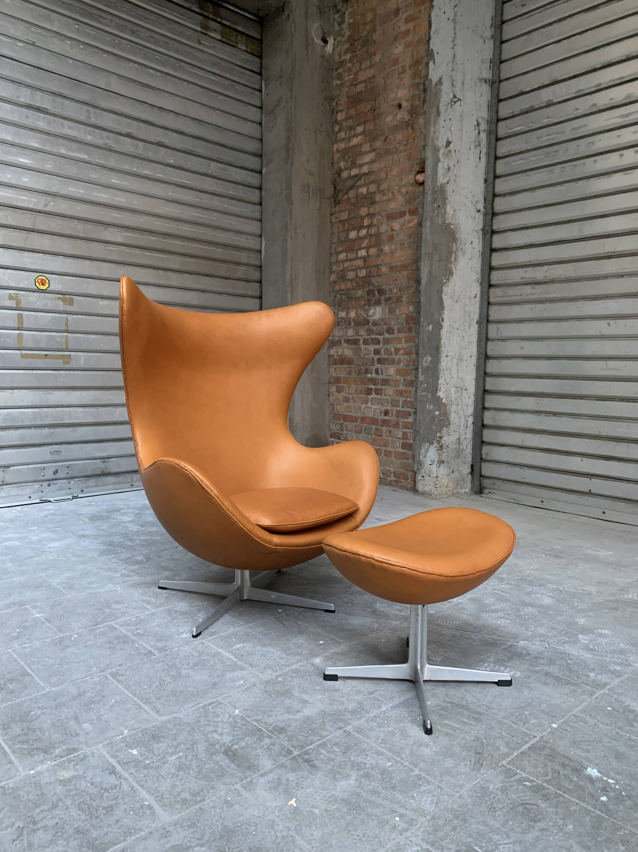 Restored Arne Jacobsen Egg armchair and ottoman for Fritz Hansen, 1960s