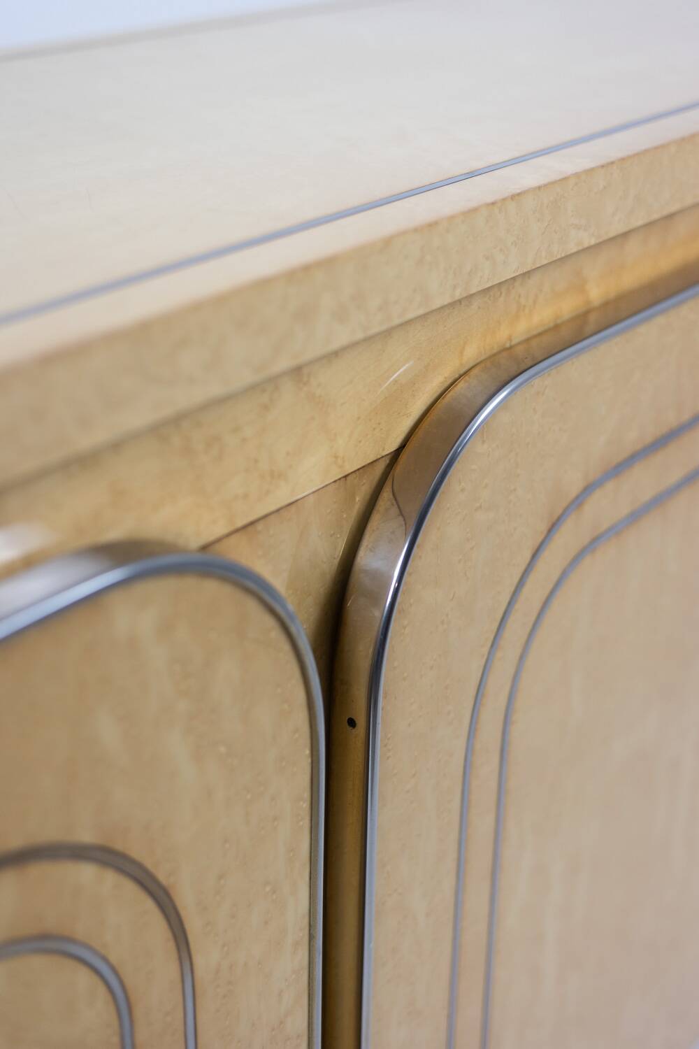 Enfilade à 4 portes en bois de bouleau. Années 1970.