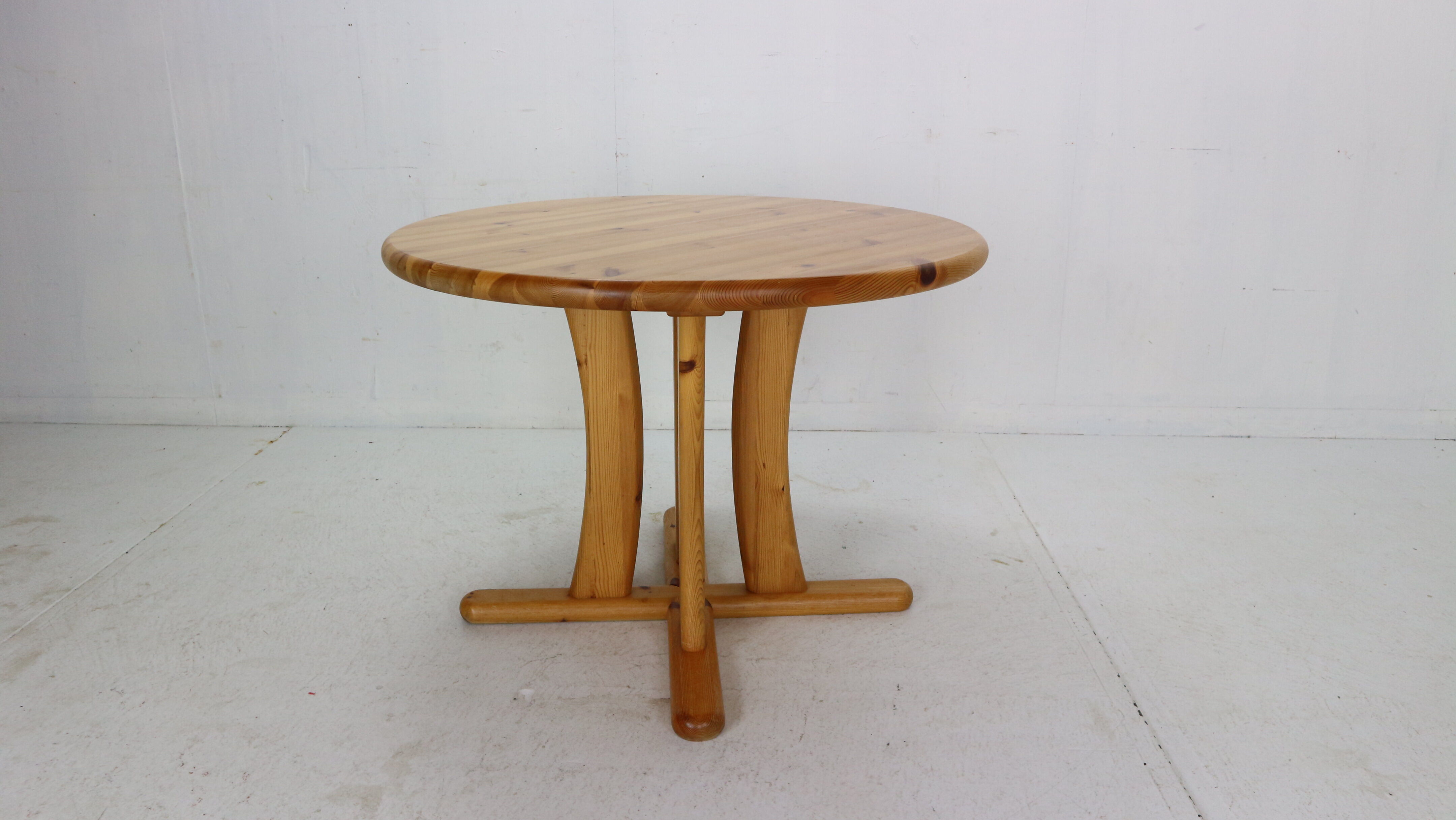 Round Solid Pinewood Dinning Table, 1970's Denmark