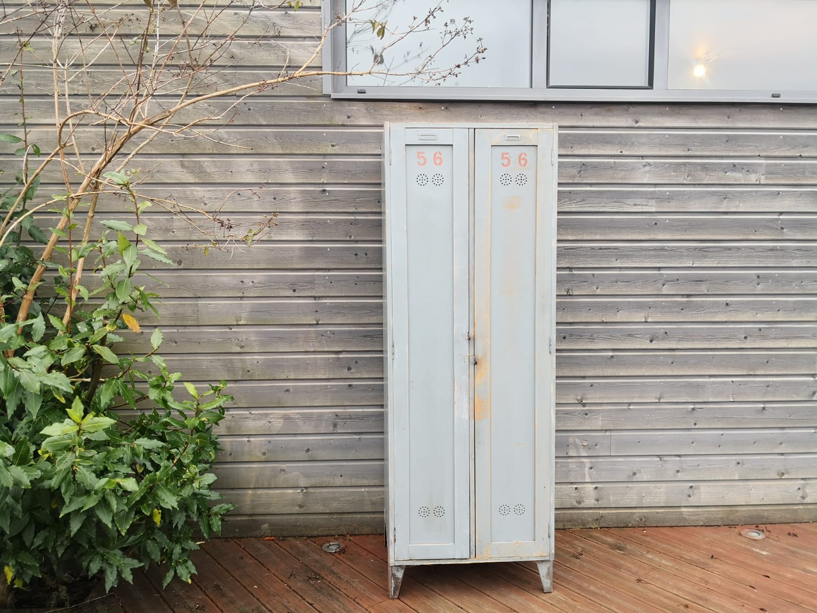 Vestiaire industriel vintage en bois
