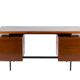 Pierre Guariche, Bureau en acajou et métal laqué, années 1960