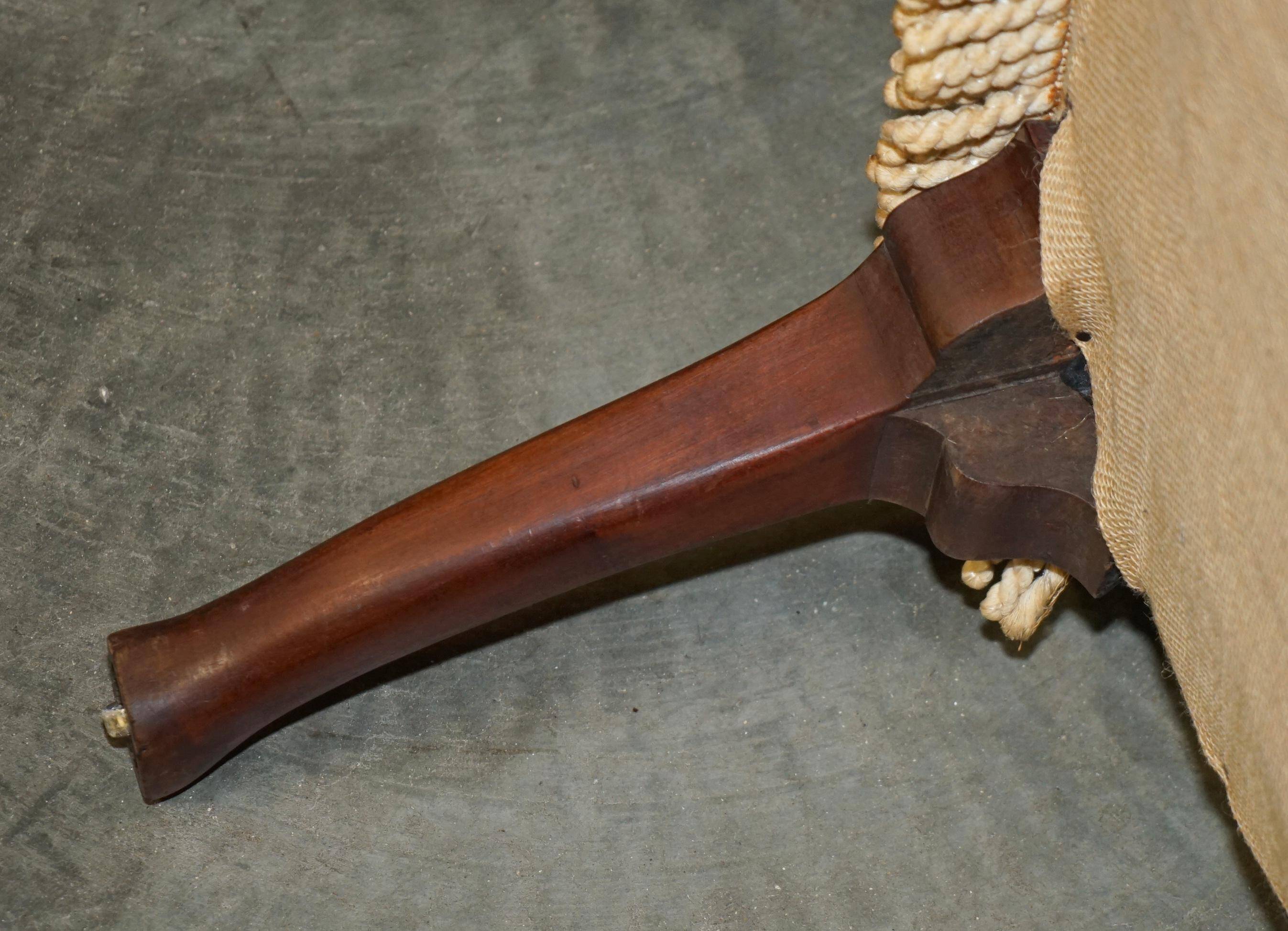 Canapé ancien George III circa 1780 sculpté à la main pieds griffe et boule