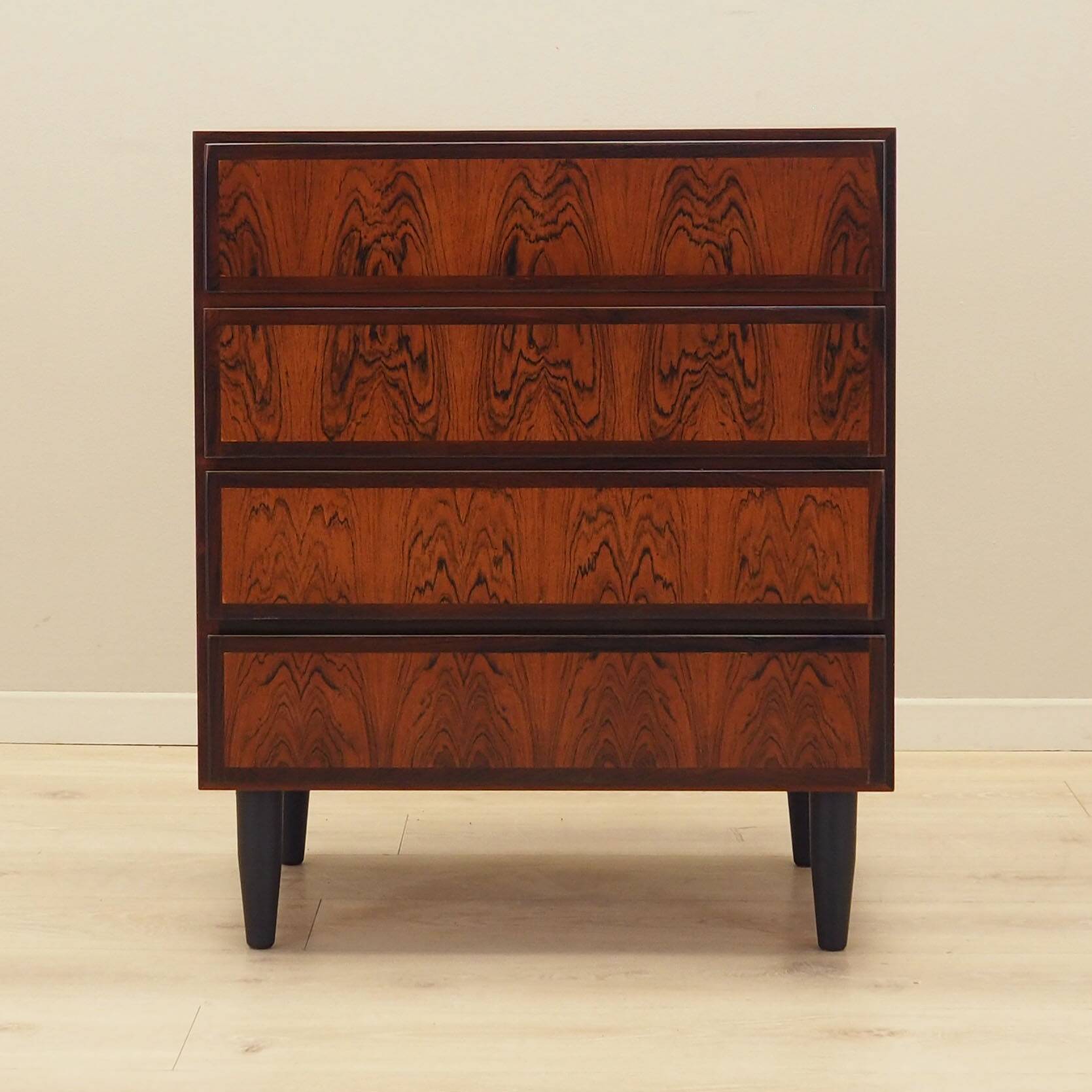 Commode en palissandre, design danois, années 1970, fabricant : Omann Jun