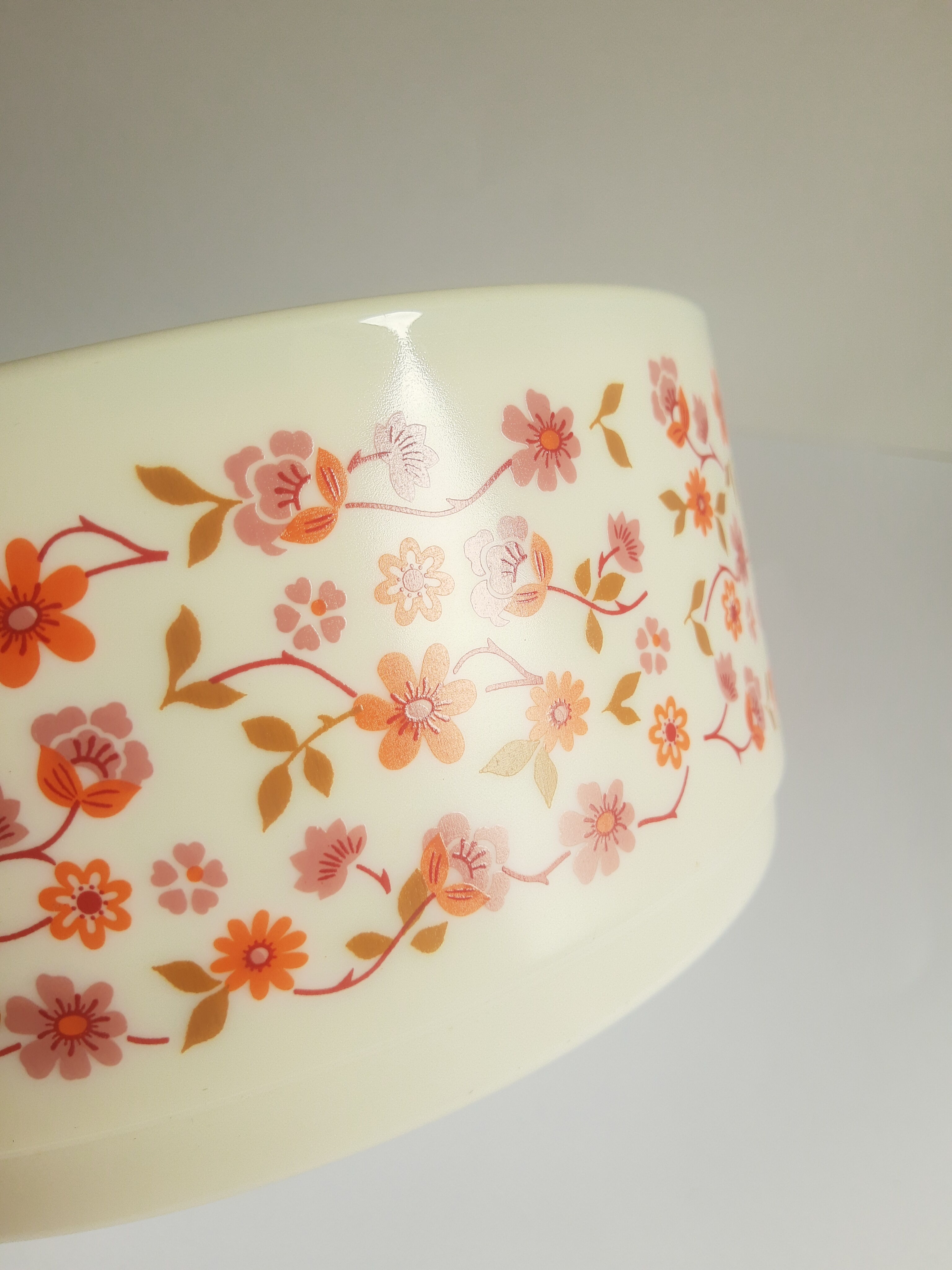 Salad bowl opaline arcopal scania vintage flowers 70s