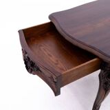 Table - table basse richement sculptée, France, fin du XIXe siècle.