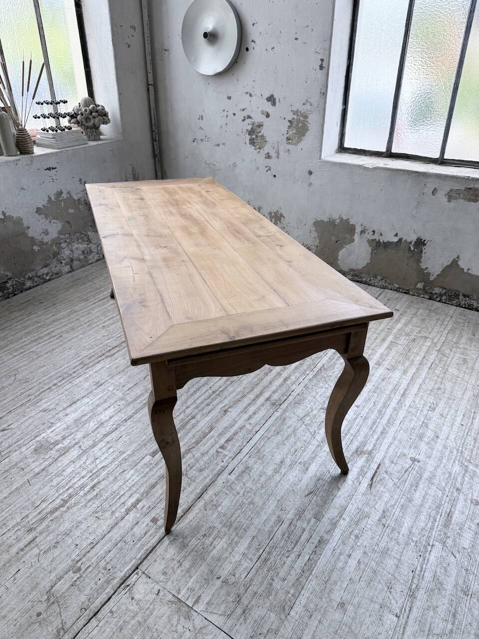 Farm table cherry wood with curved legs, 19th century.