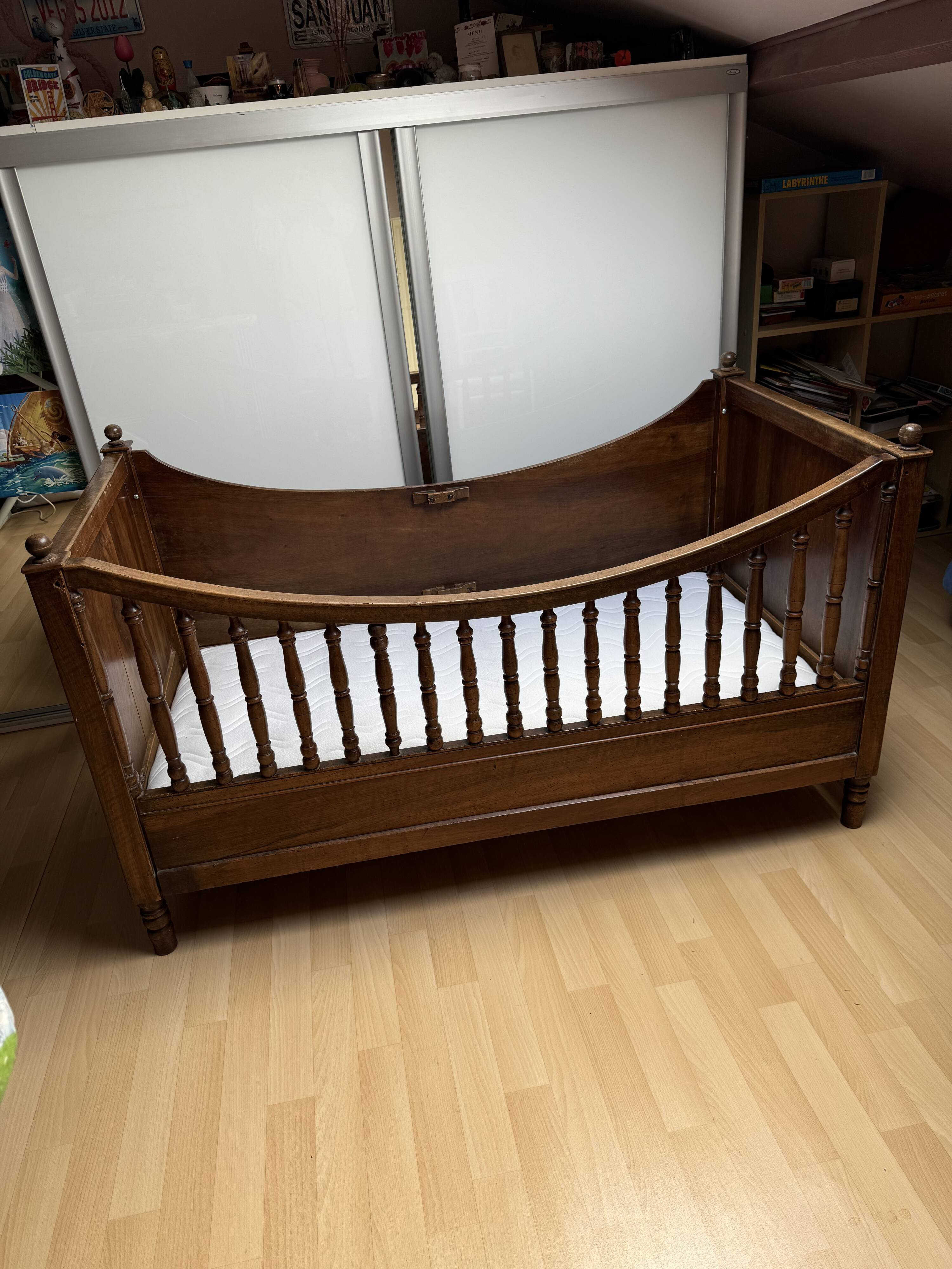 Lit enfant en bois avec matelas