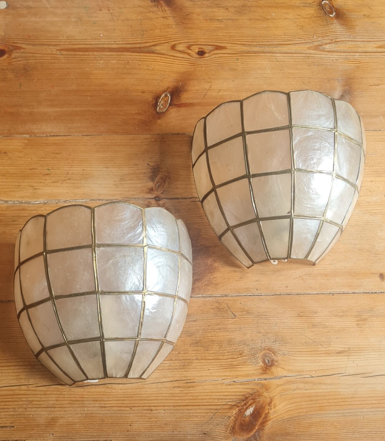 Pair of sconces in brass and mother-of-pearl