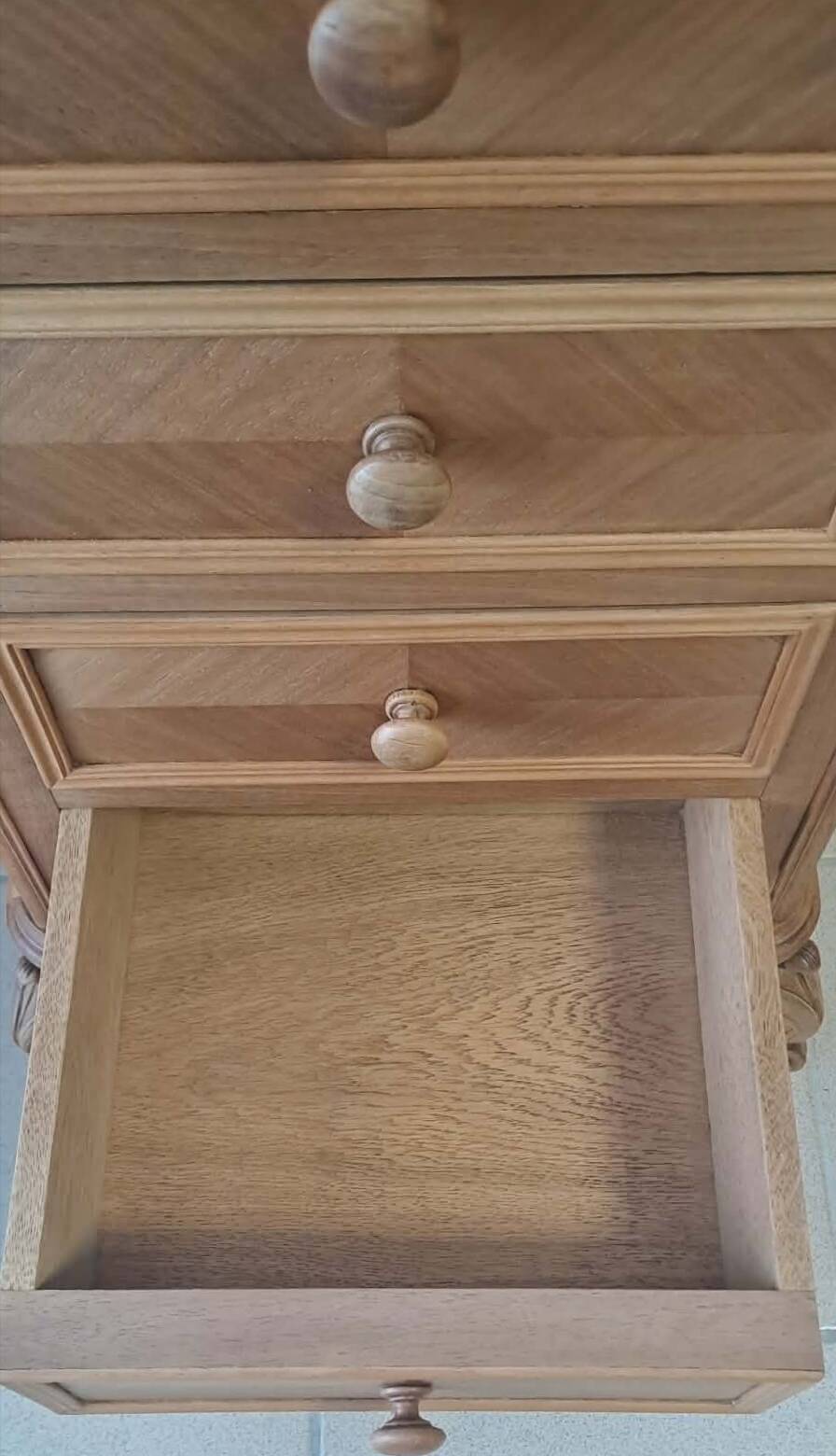 Oak chest of drawers