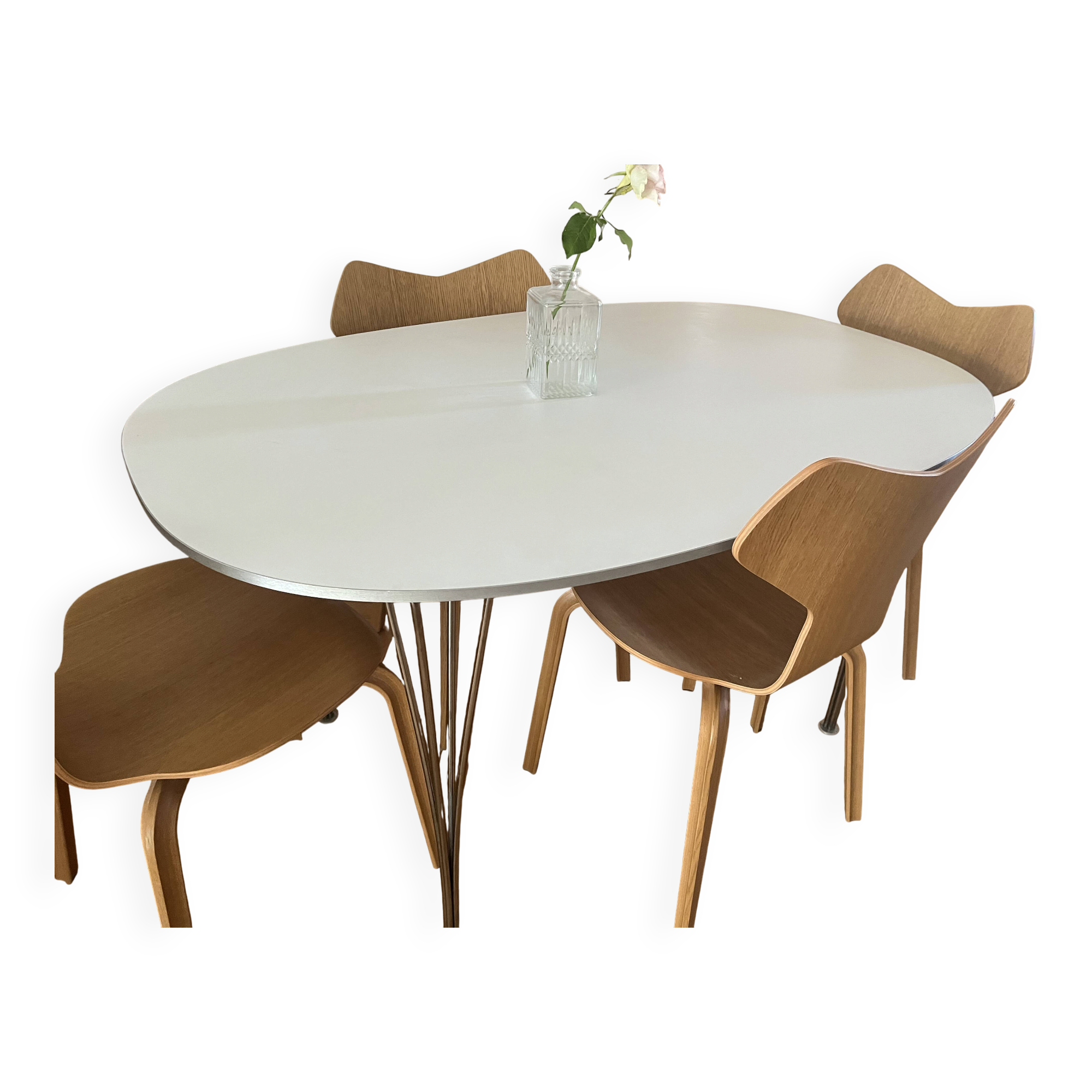 Table Superellipse B611 blanc et piètement chromé, Fritz Hansen