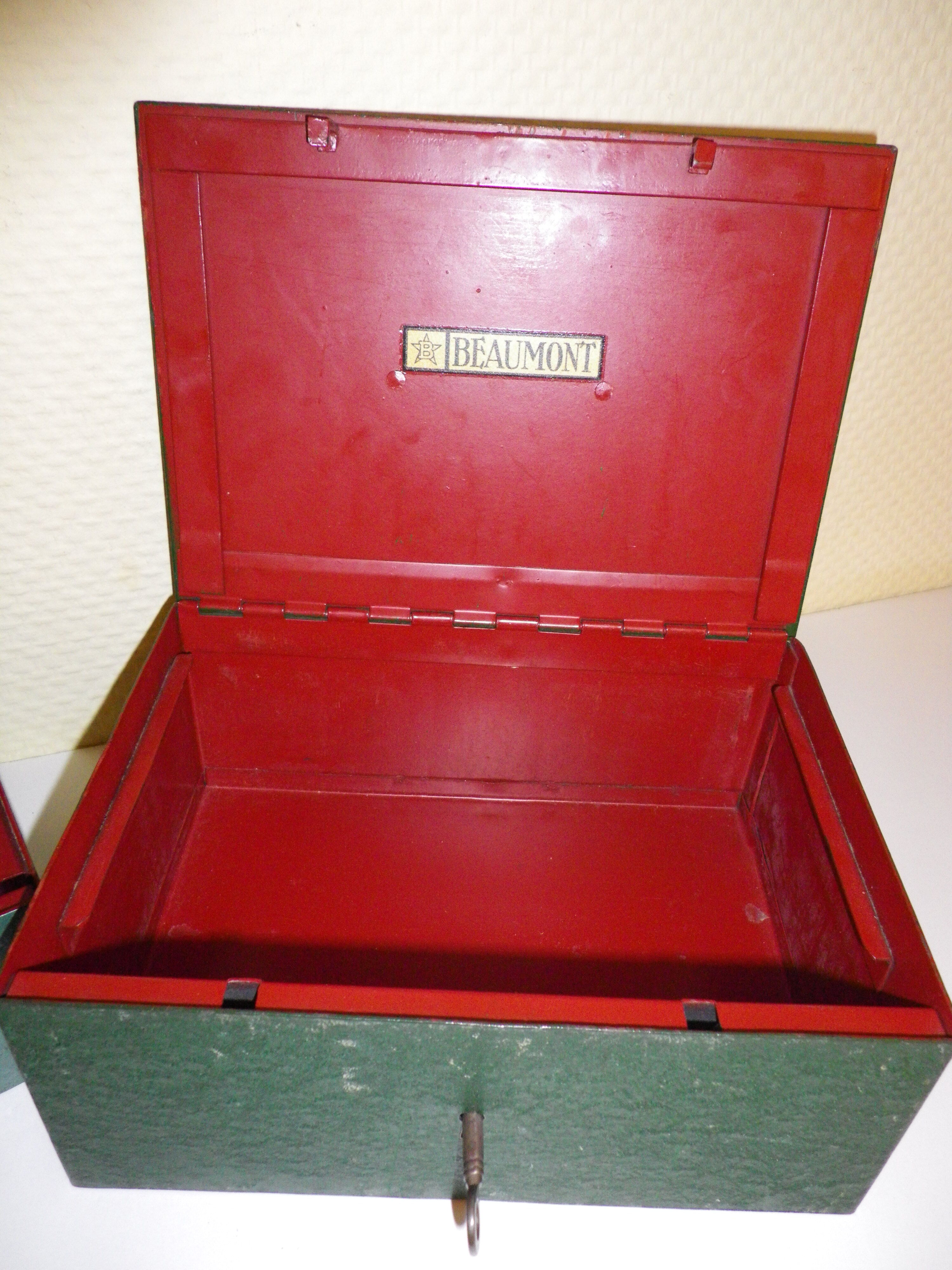 2 crates safes Beaumont - 1950s