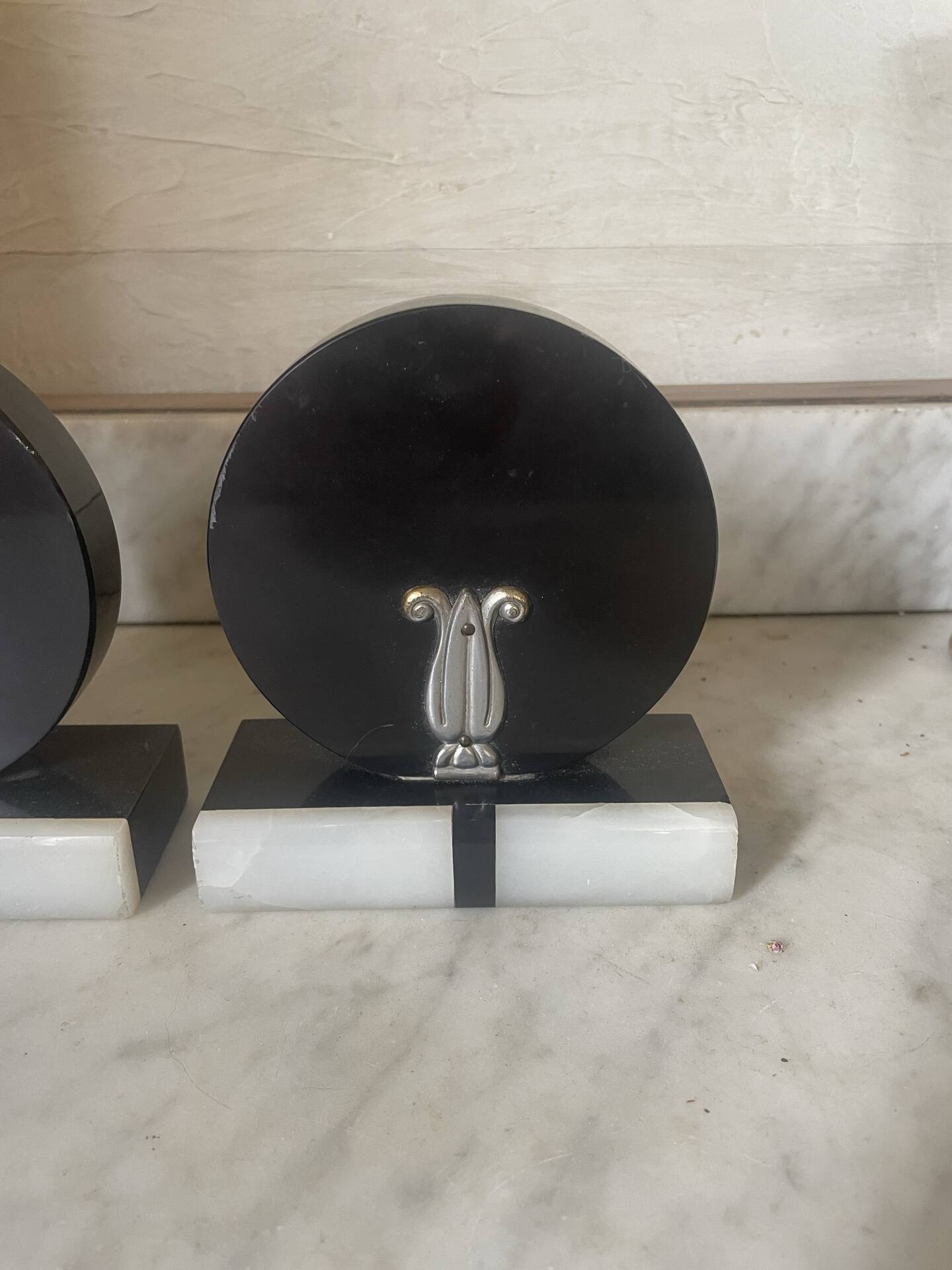Paire de serre-livres en marbre et onyx Art déco