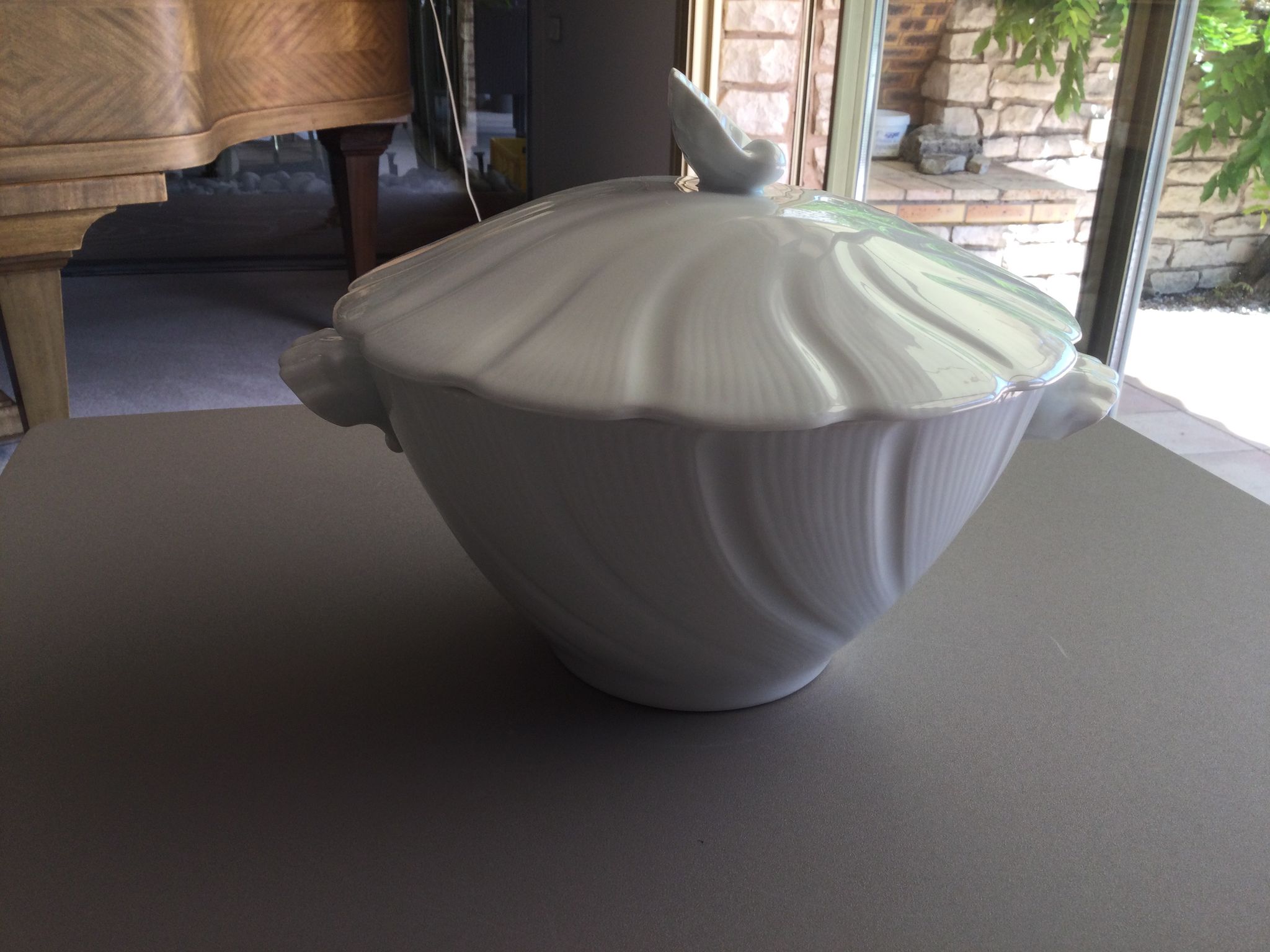 Soupière blanche en porcelaine de Limoges