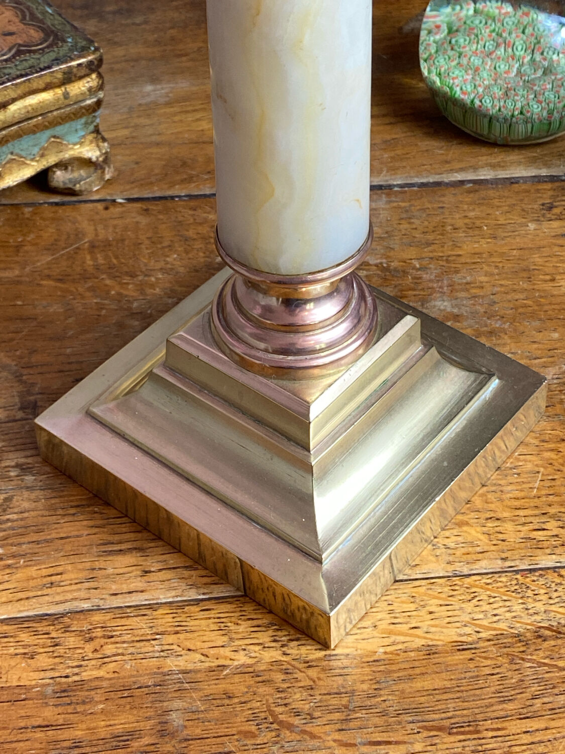 Lamp base in onyx and brass