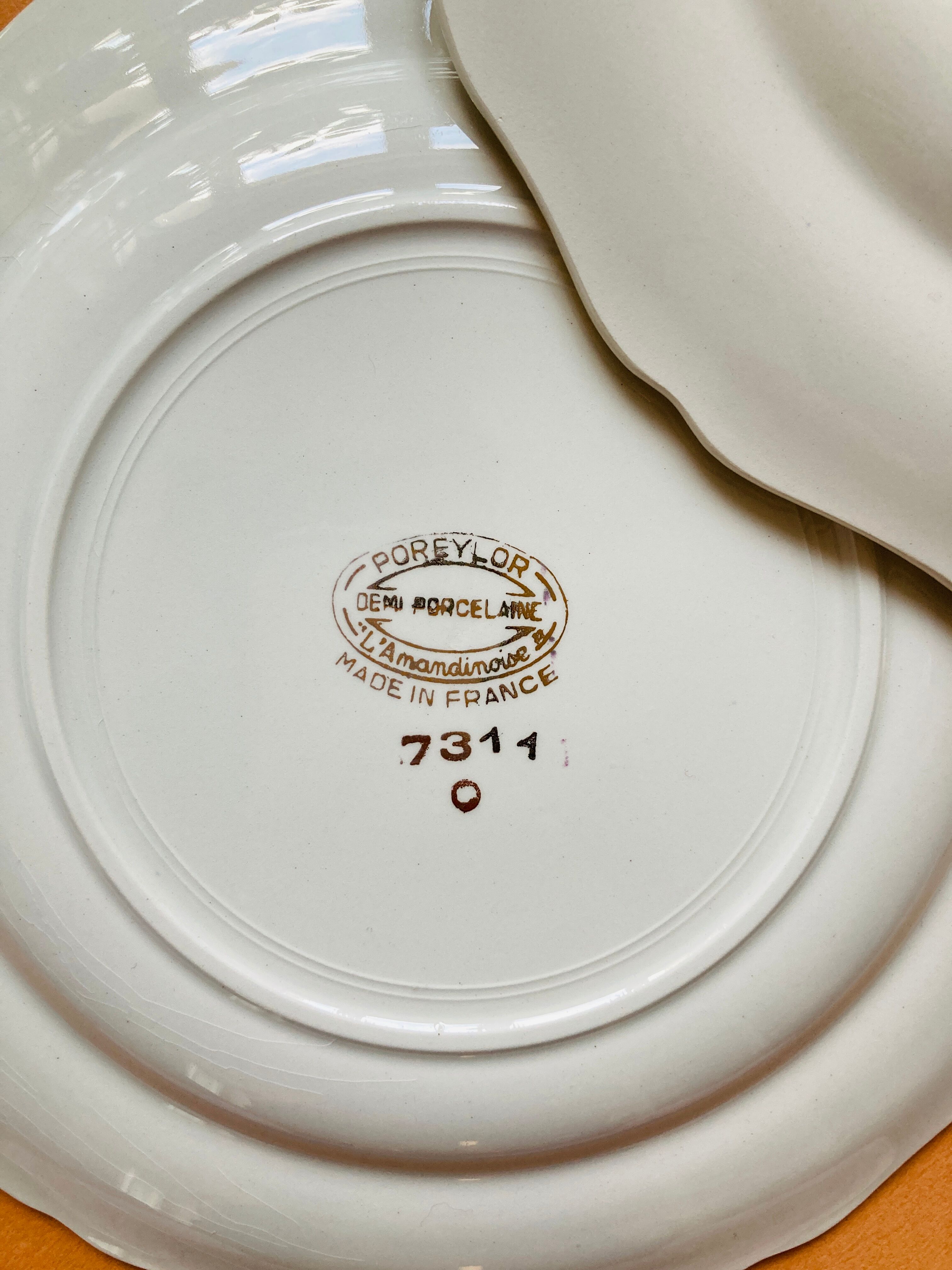 Lot of 6 white and golden vintage plates Poreylor l'Amandinoise France