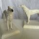 Rare paire de figurines en porcelaine de greyhound/borzoi. Tchécoslovaquie