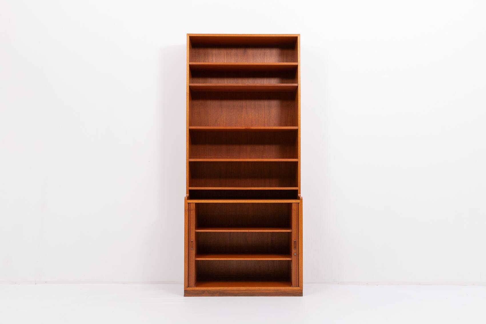 Armoire danoise moderne du milieu du siècle conçue par Willy Beck pour Morten Olsen