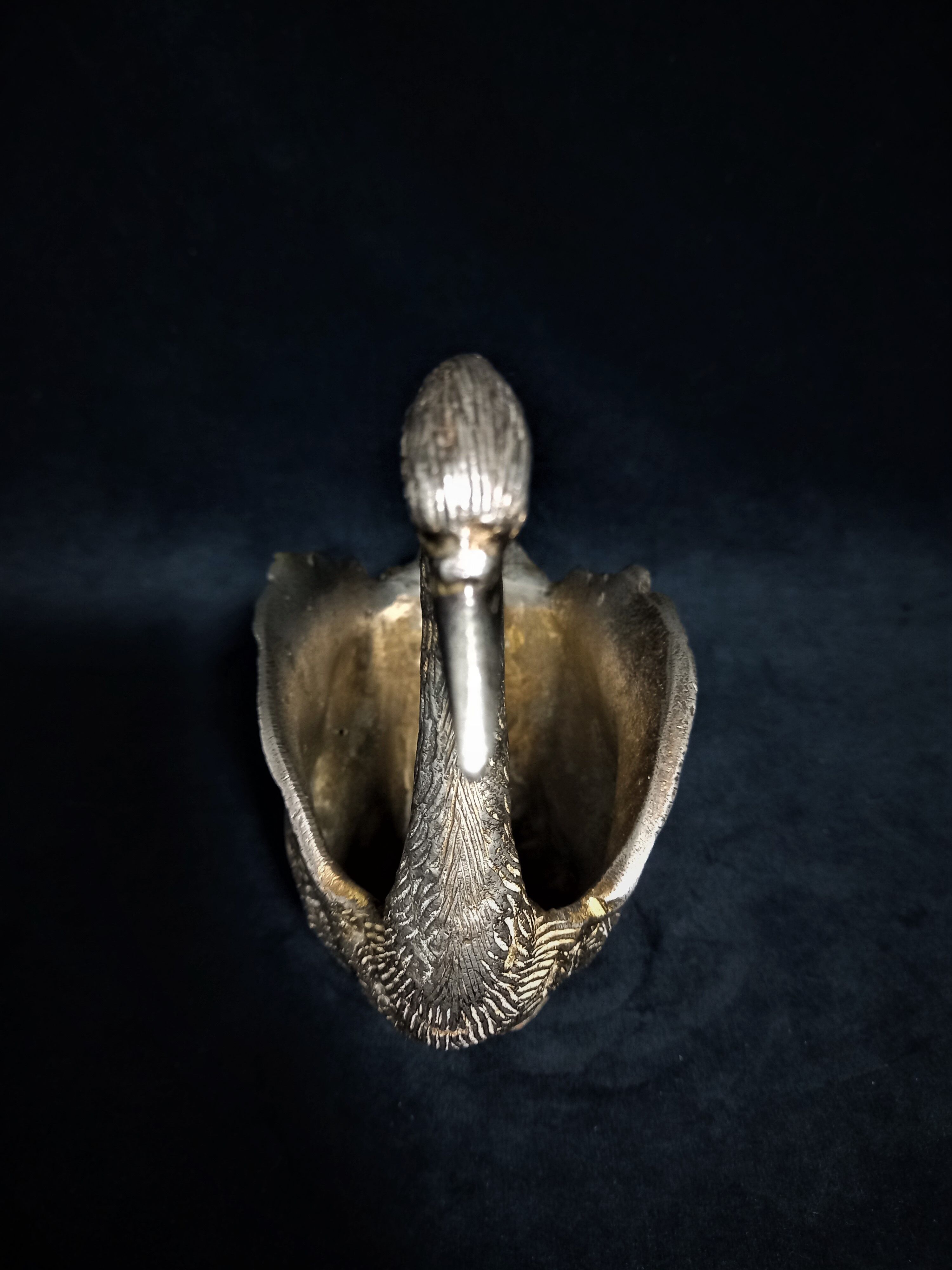 Planter in the shape of a swan