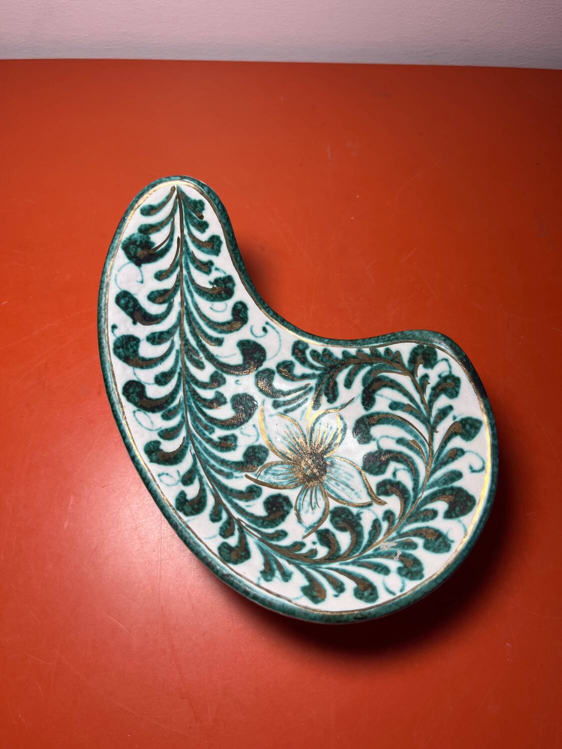 Ceramic pocket emptier