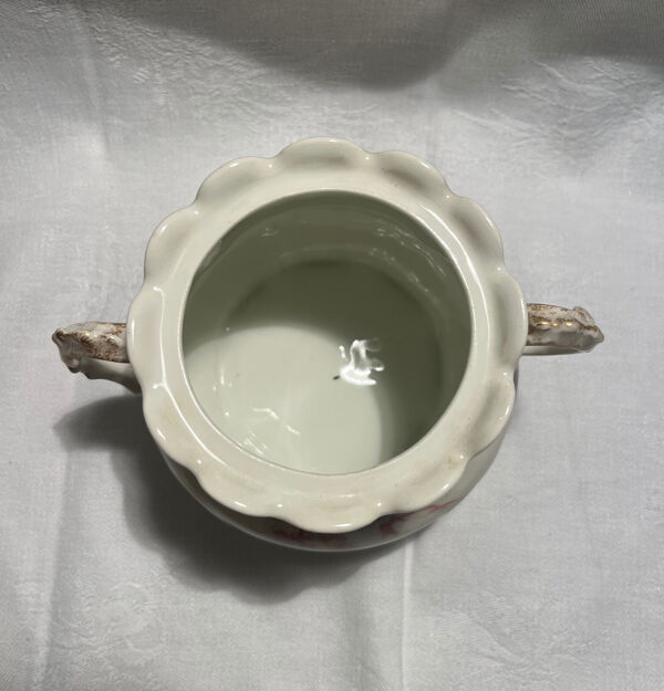 Bonbonnière ancienne en porcelaine fleurie – Belle Époque, vers 1900