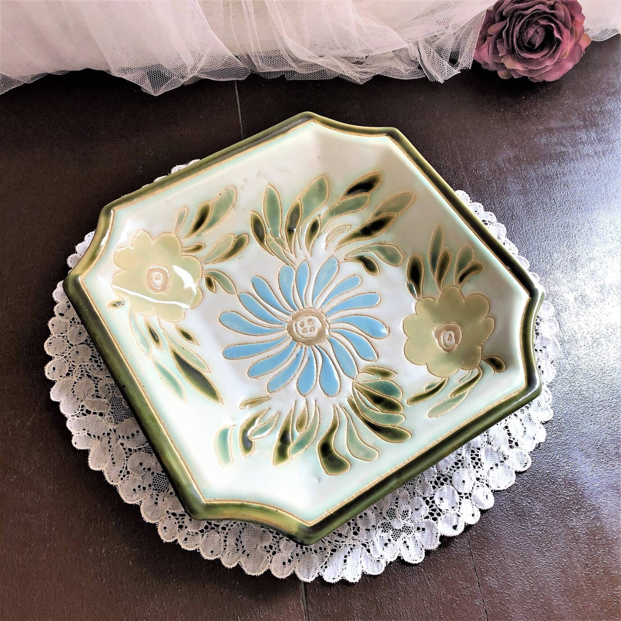 Ceramic pocket tray