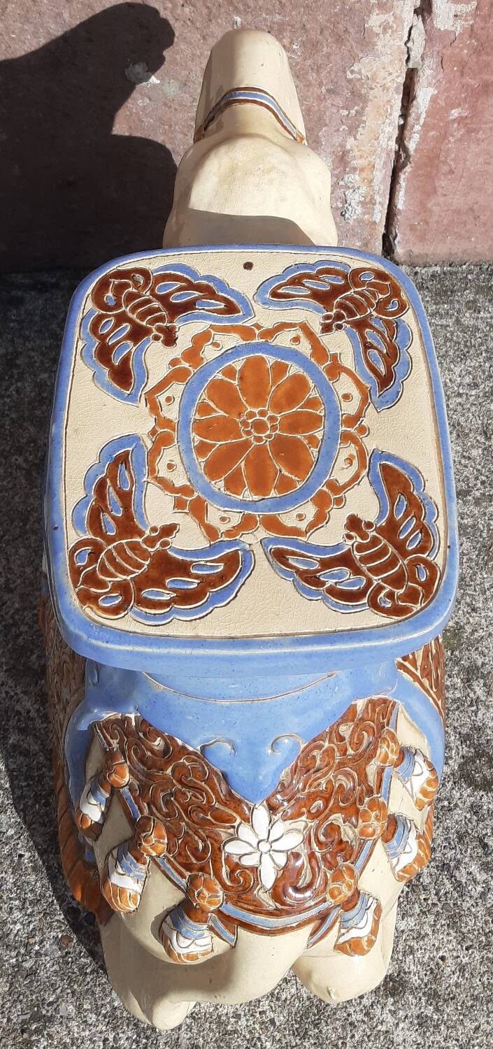 Camel side table in ceramic