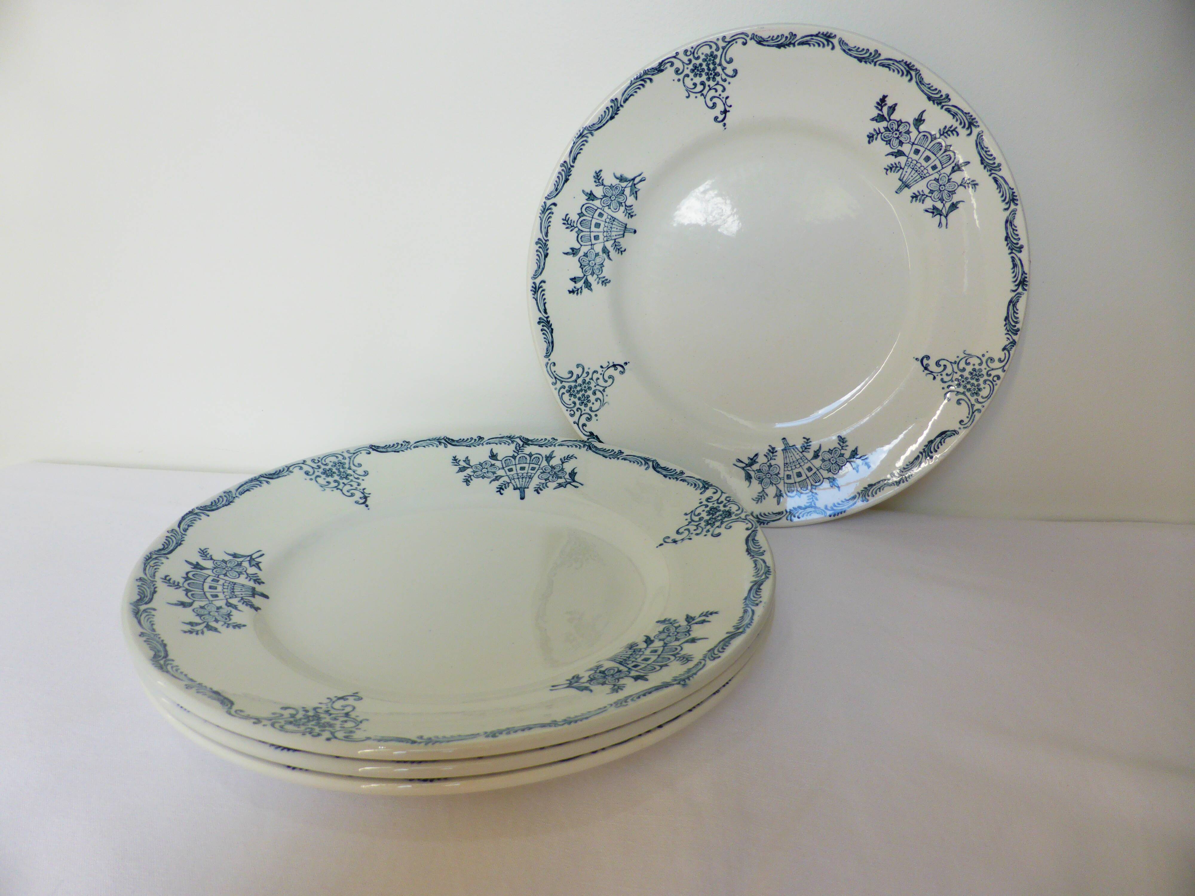 4 assiettes plates en terre de fer de St Amand 220538