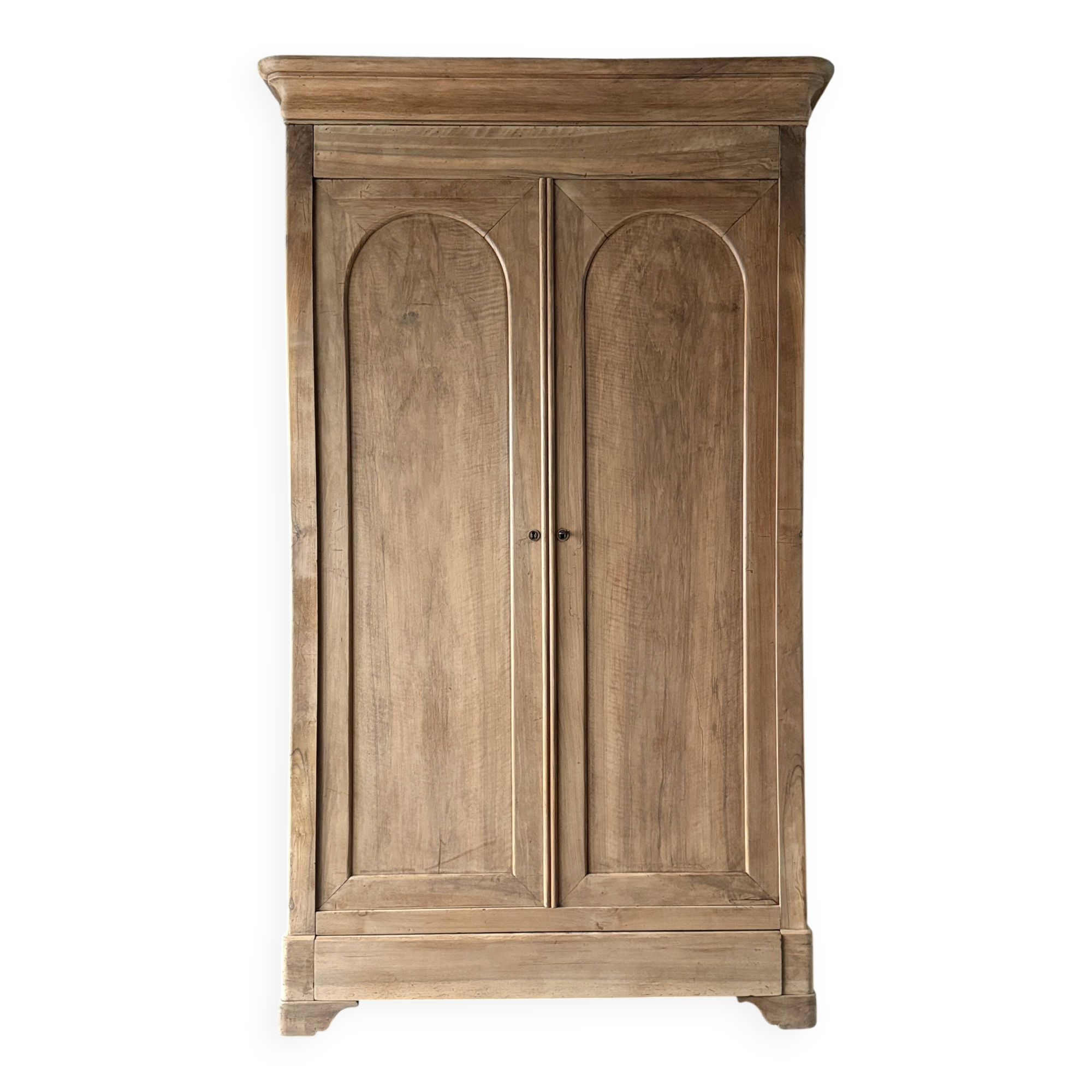 Large wedding wardrobe (renovated)