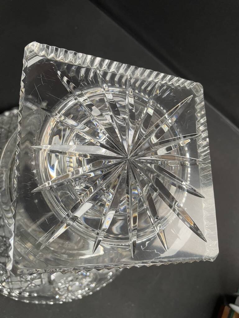 Large bowl on foot – Cut crystal - 20th century